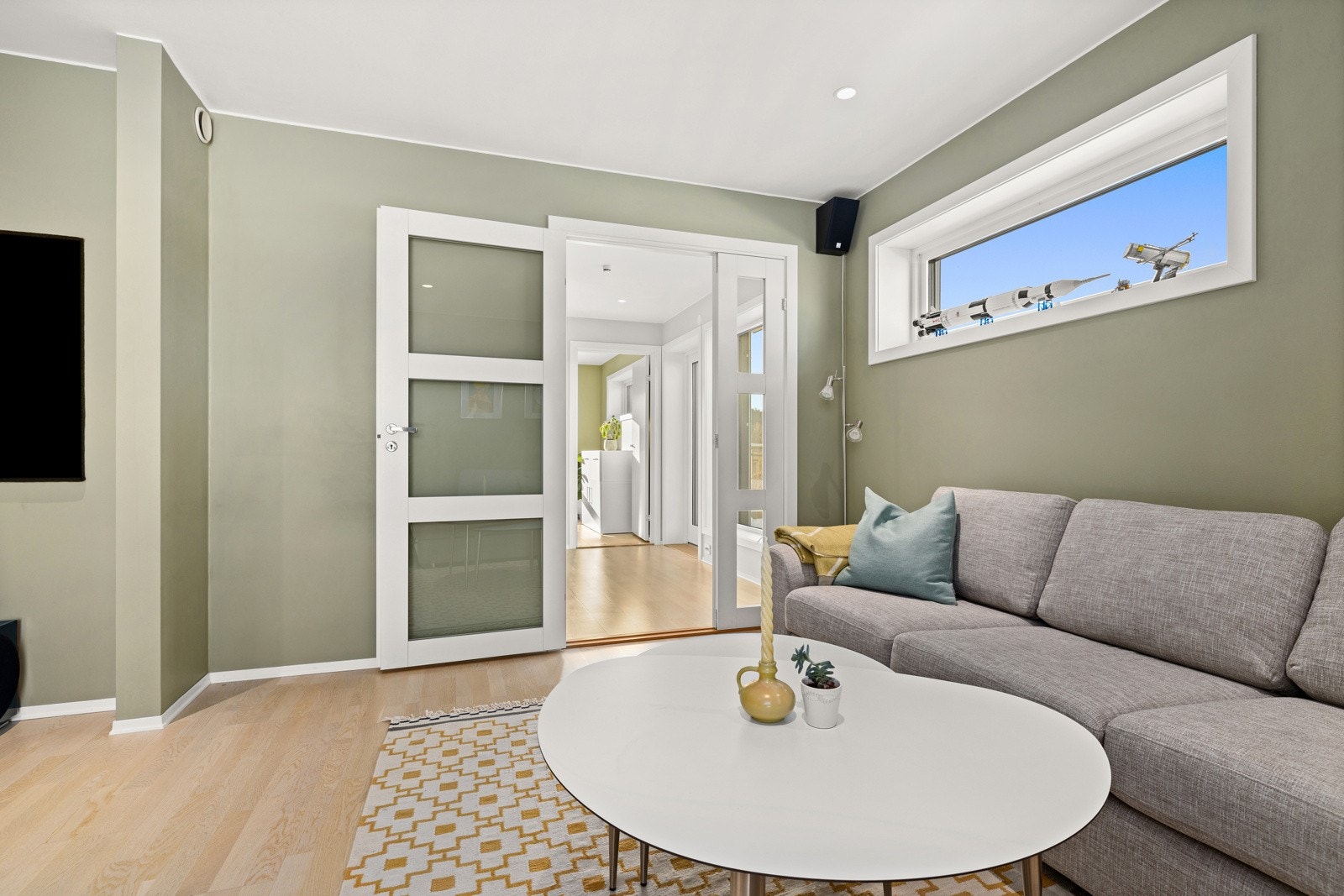 Glassdør til tv-stue og praktisk med hensyn til støy Galleribilde