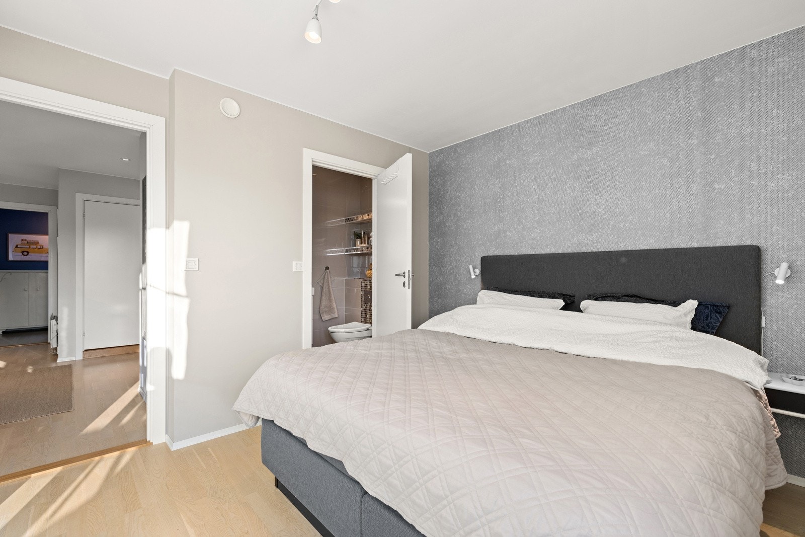 Direkte adkomst fra soverommet til bad nummer 2 Galleribilde