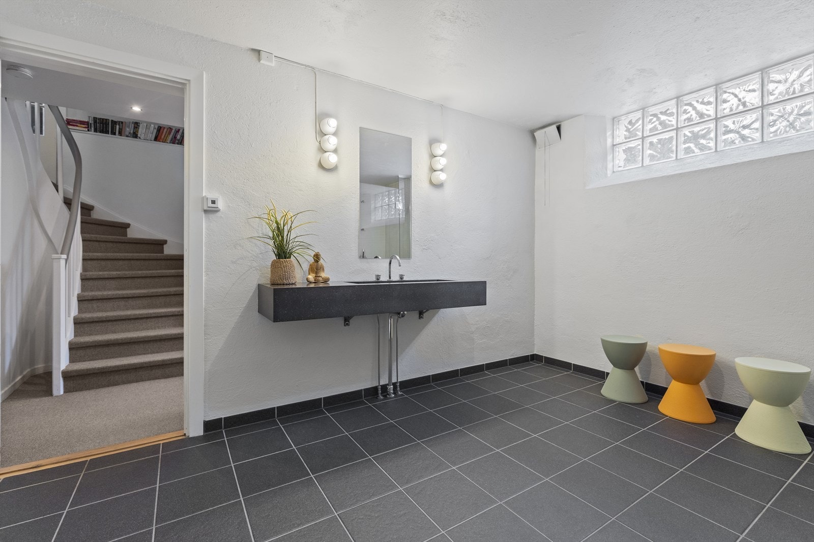 Flislagt bad/vaskerom med elektriske varmekabler. Galleribilde