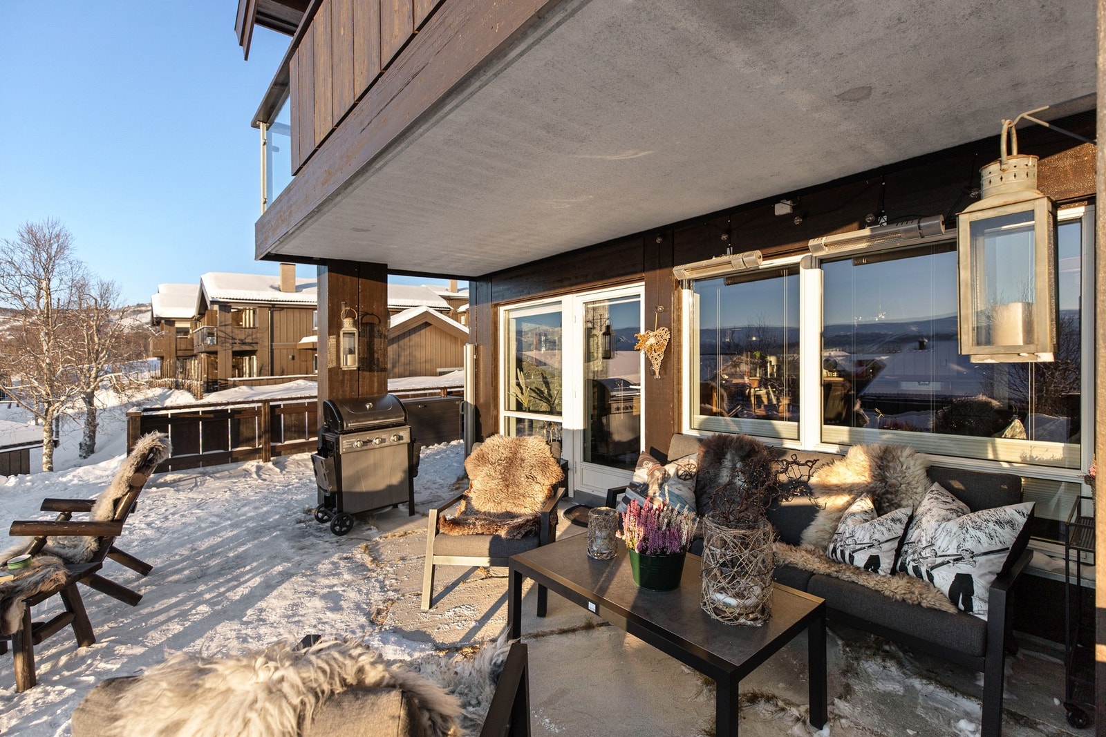 Det er god plass til utemøbler og man kan ha ulike soner Galleribilde