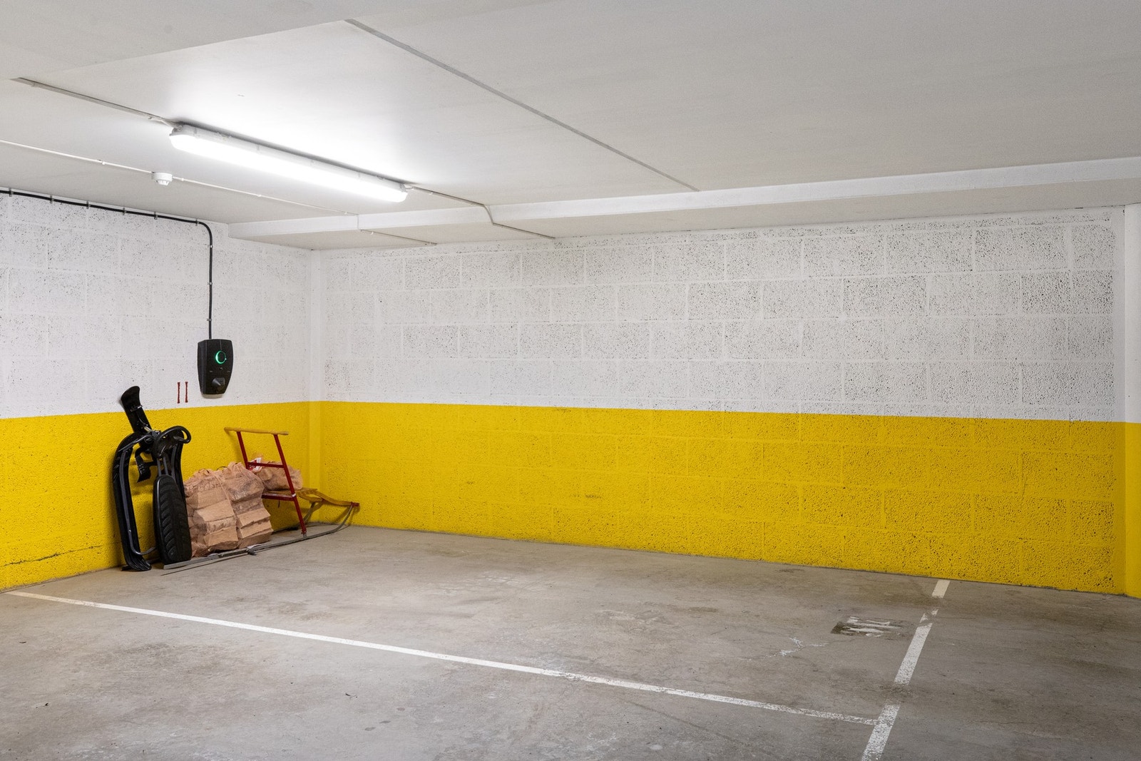 Til leiligheten følger det med bod og garasjeplass. Parkeringskjelleren ligger i nabobygningen Galleribilde