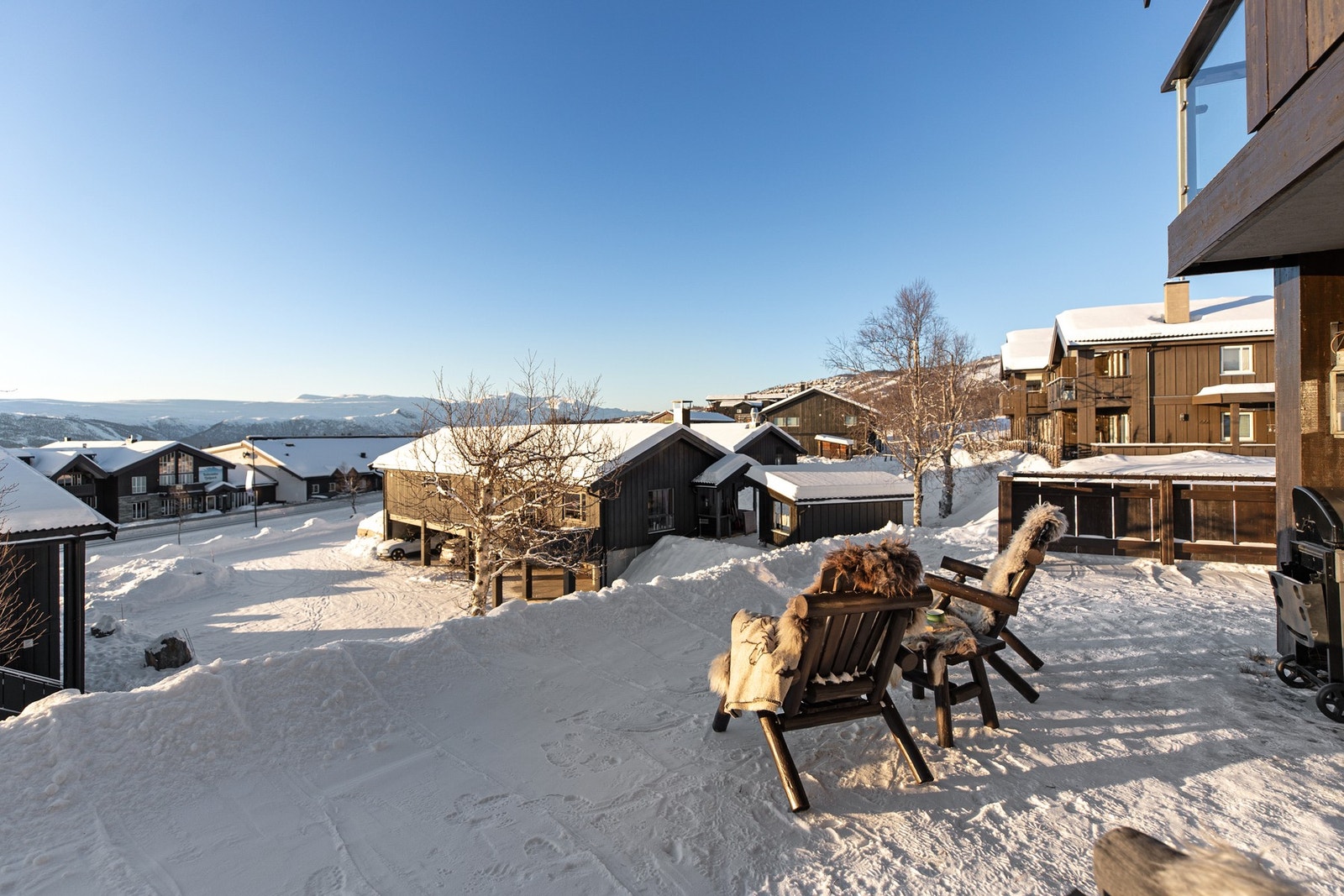 Solen kan nytes gjennom dagen til den går ned bak Slettefjell Galleribilde