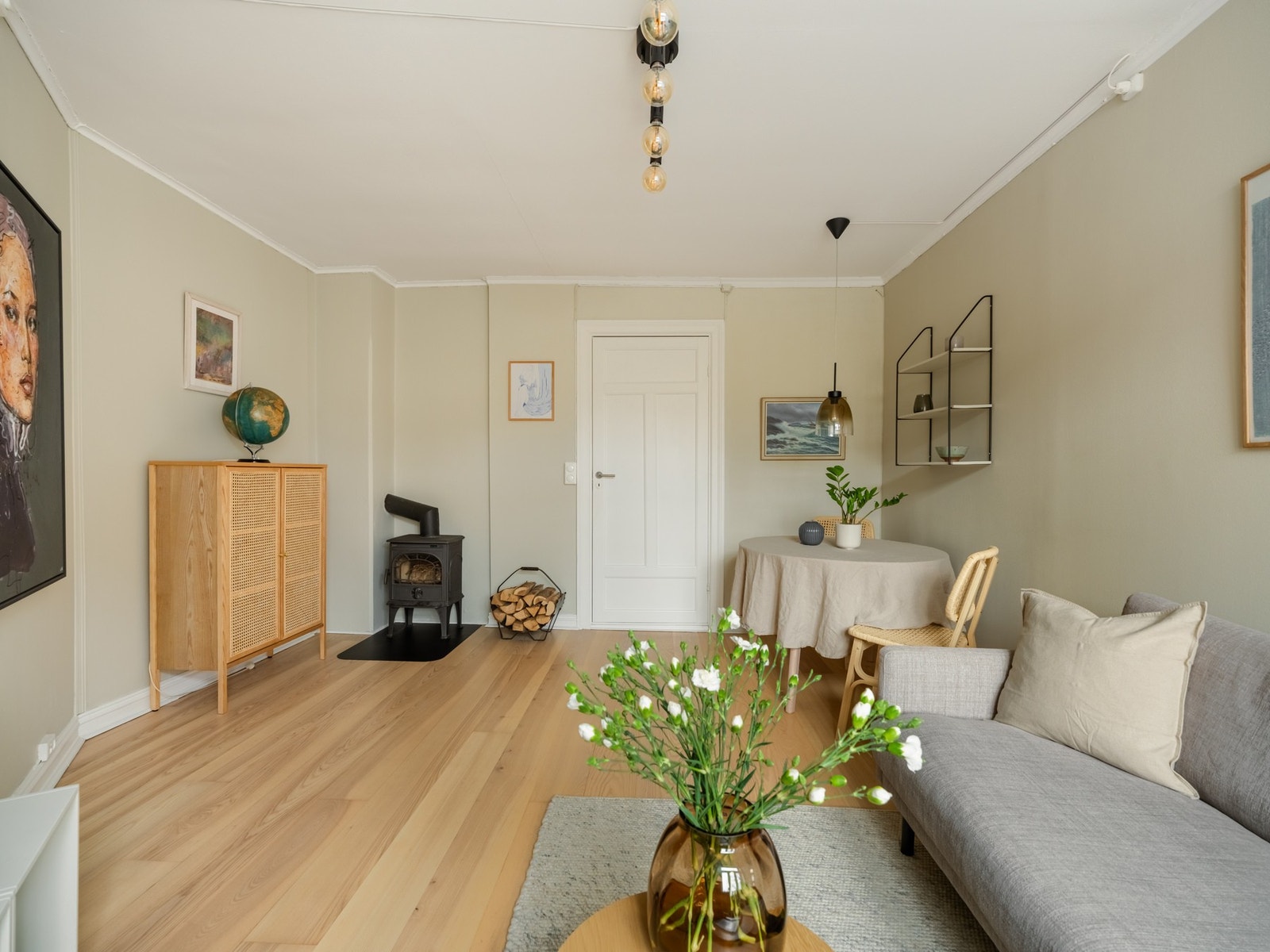 Veggflatene og taket ble for øvrig malt i 2024. Galleribilde