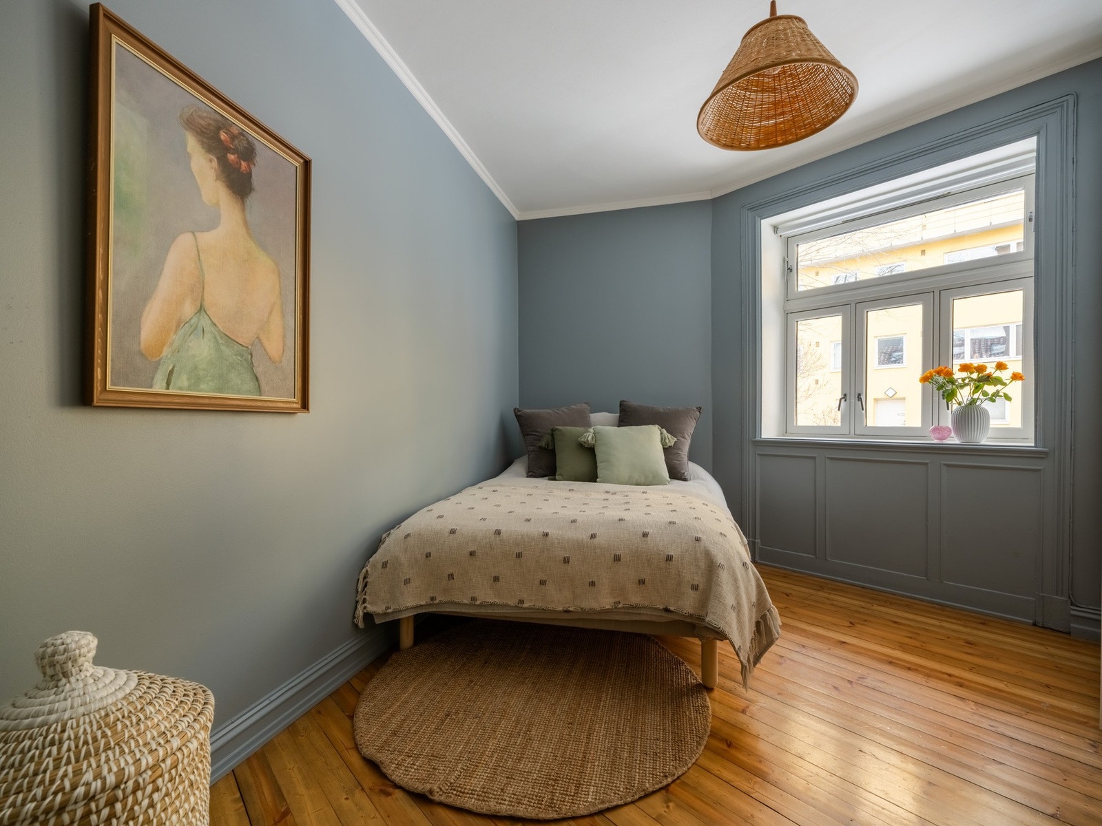 Rommet er vendt ut mot rolig bakgård. Galleribilde