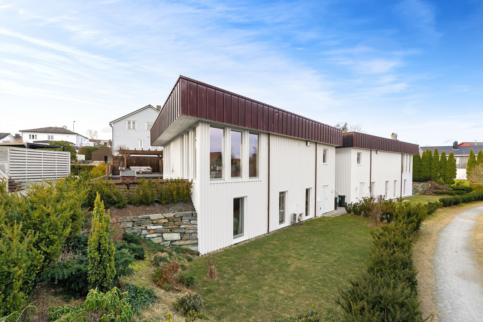 Leiv Leas vei 2B er en moderne og stilren enebolig oppført i 2019 Galleribilde