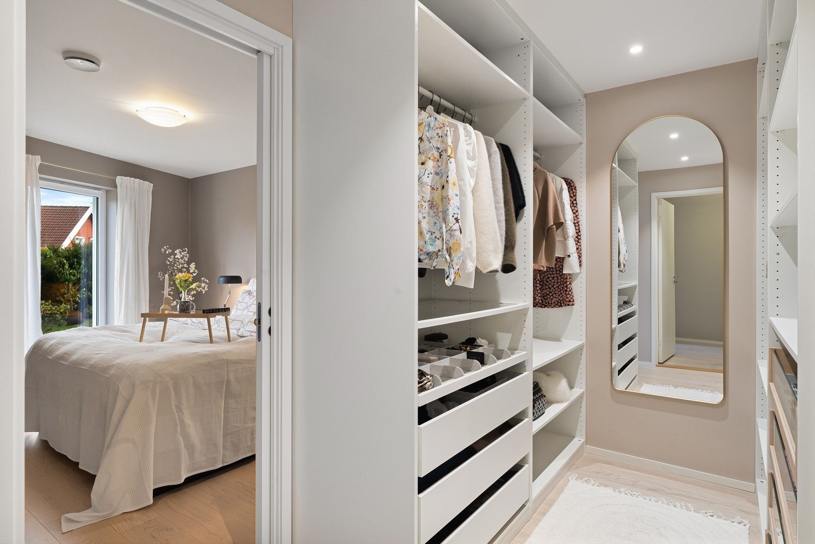 Eget walk-in-closet Galleribilde