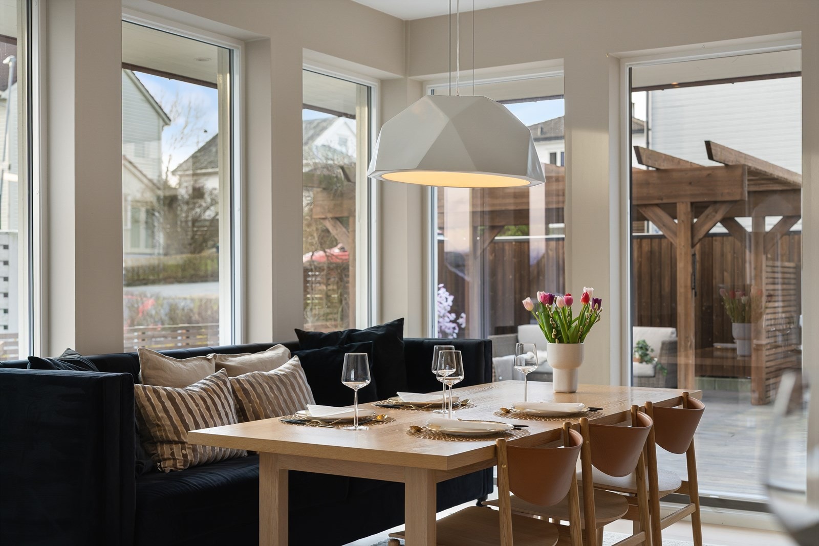 Utgang til den solrike terrassen Galleribilde