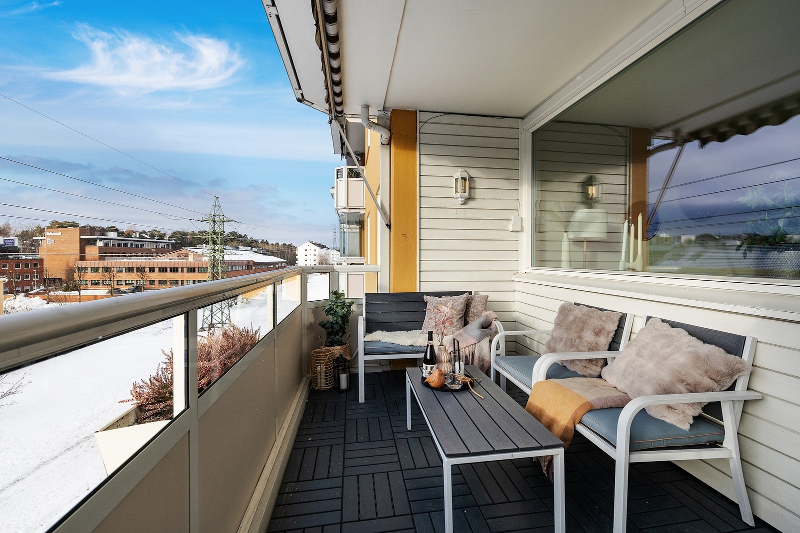 Utgang fra stue til balkong på 7 kvm Galleribilde