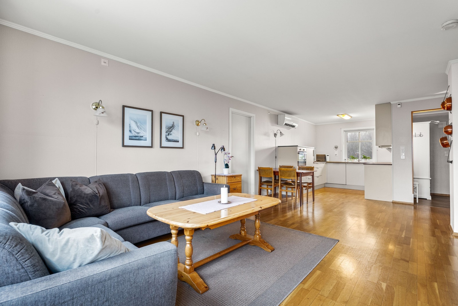 Leiligheten disponerer et uinnredet kaldtloft over leiligheten - Adkomst via luke Galleribilde