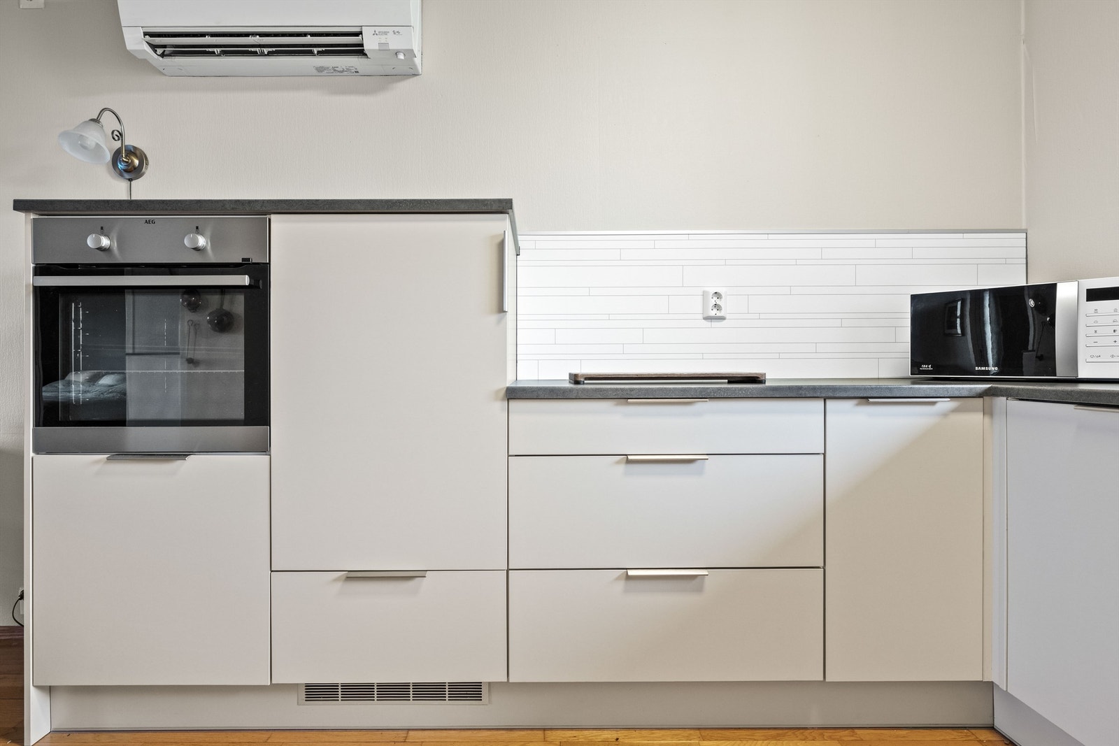 Over- og underskap i hvit samt glatt utførelse Galleribilde