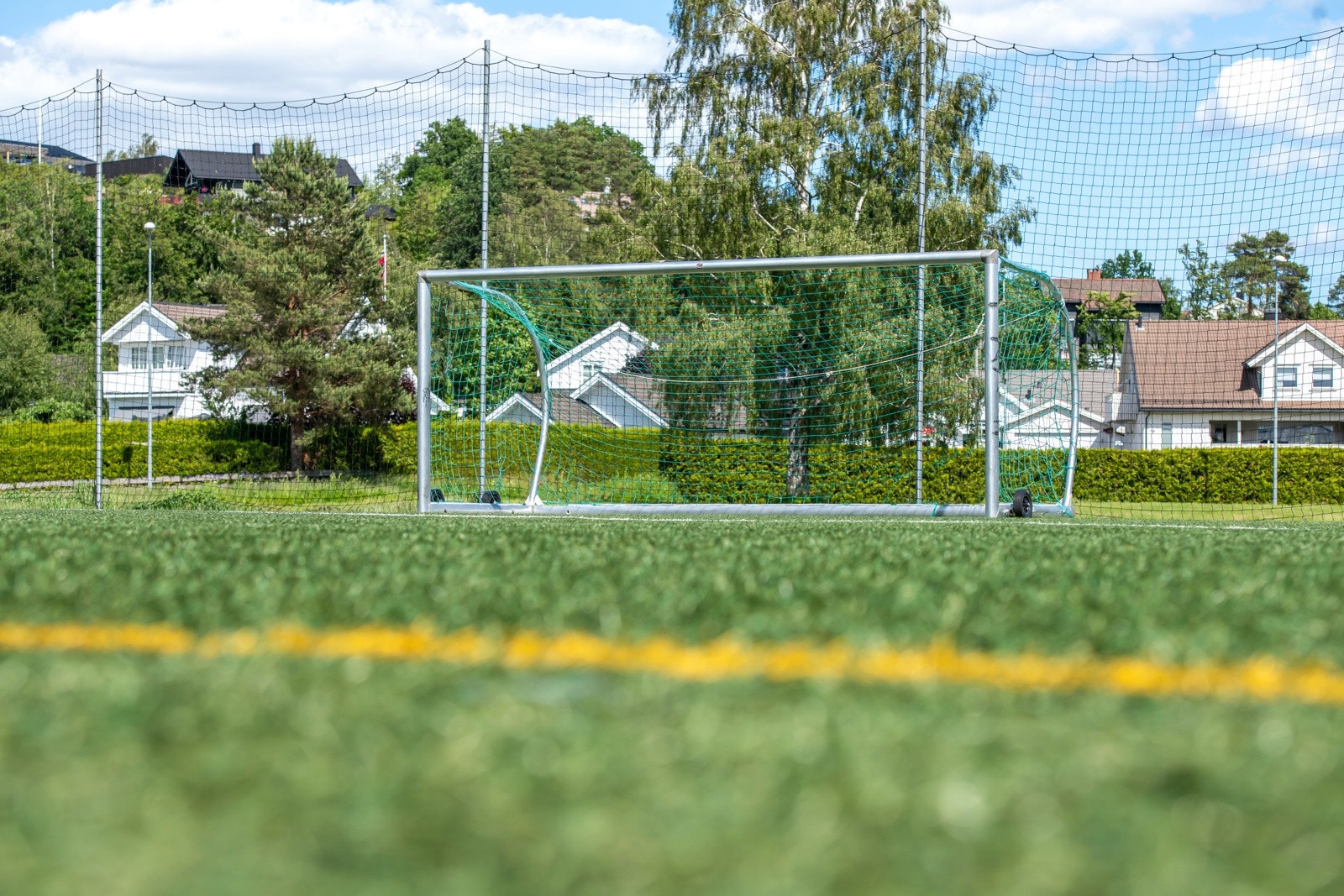 Kort vei til Breidablikk med fotballbaner, ungdomsskole og barnehager Galleribilde
