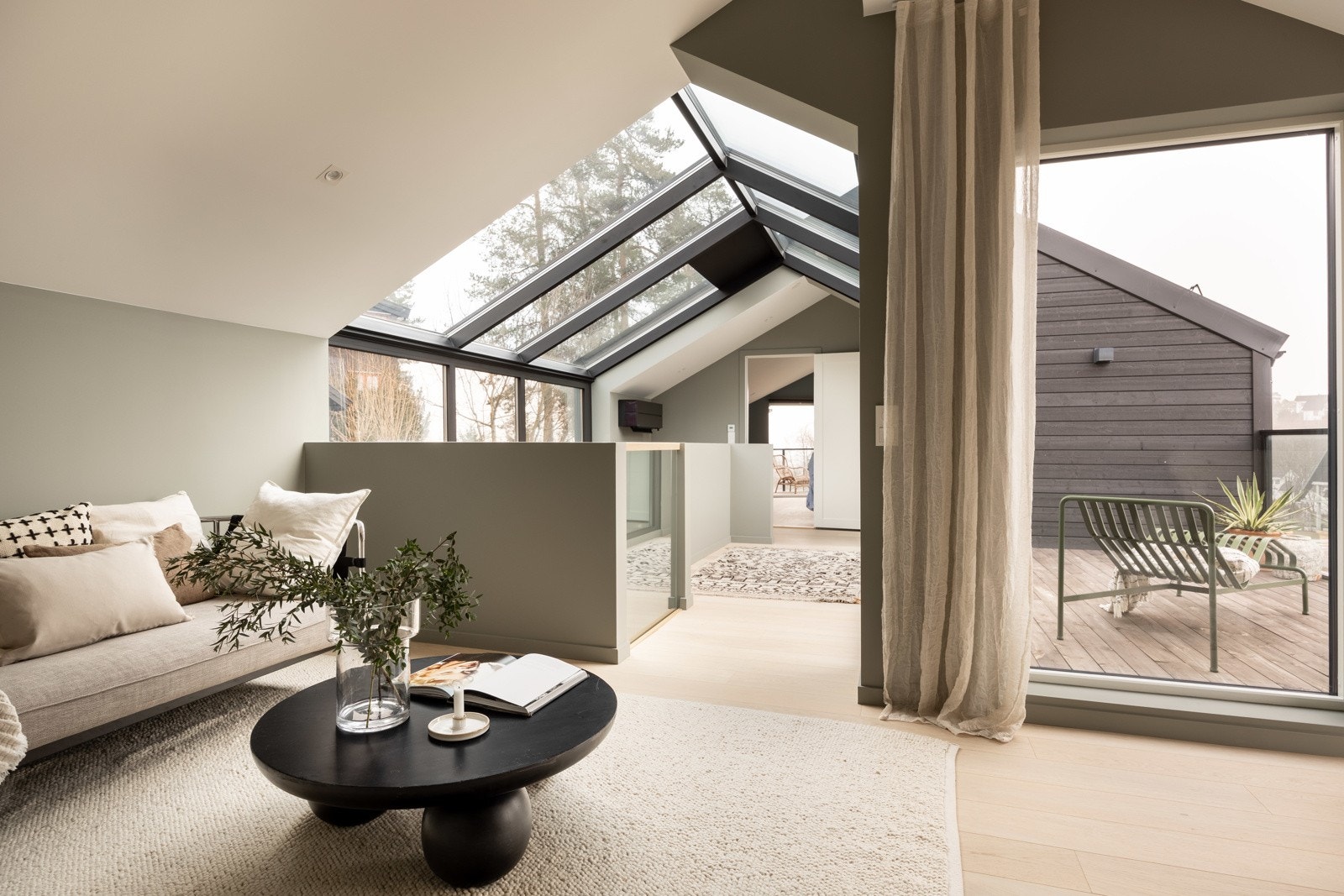 Mellomstuen kan innredes som lounge, lesekrok eller en tv-stue. Galleribilde