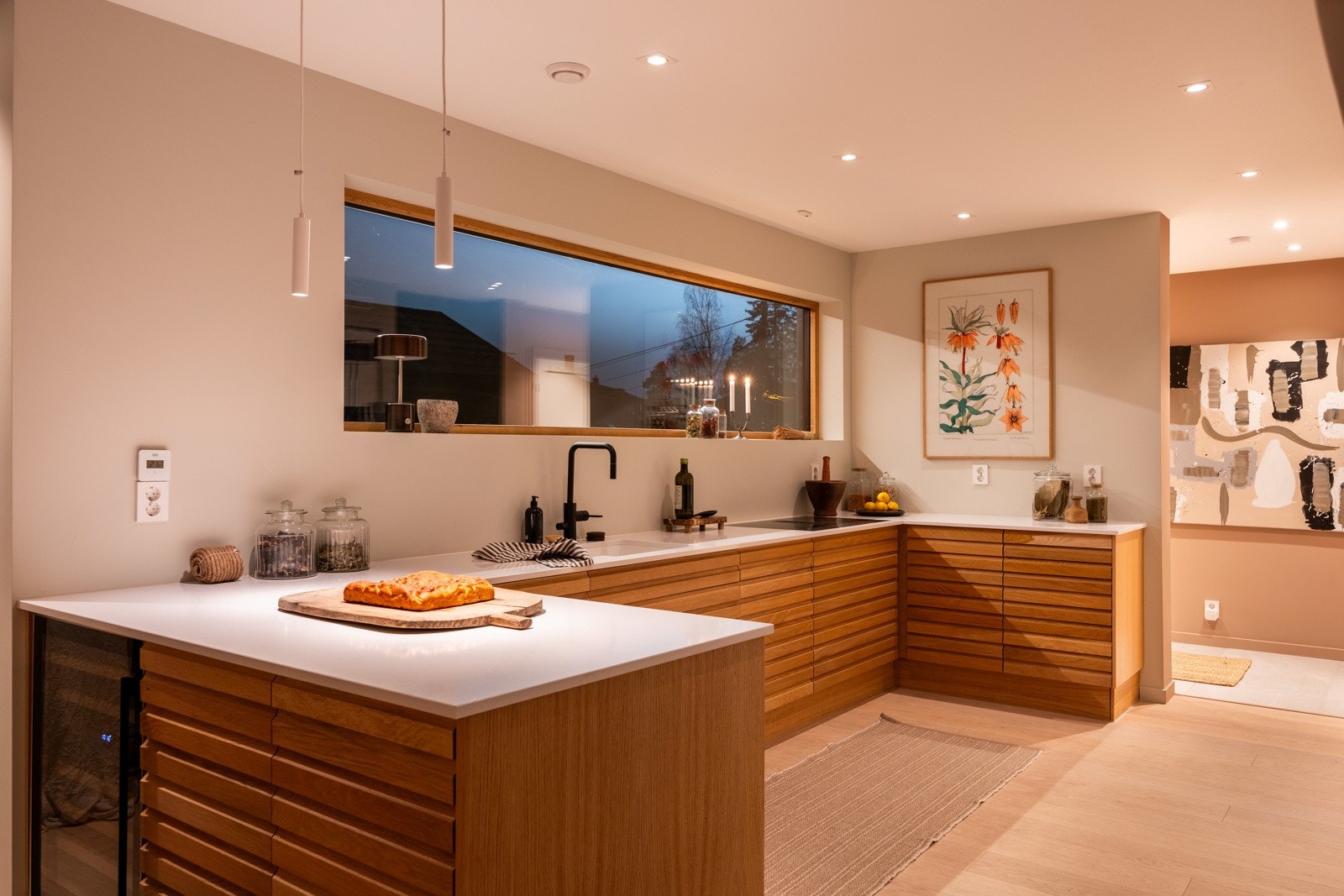 Innholdsrikt og delikat kjøkken fra JKE Nordic Kitchen Design. Galleribilde