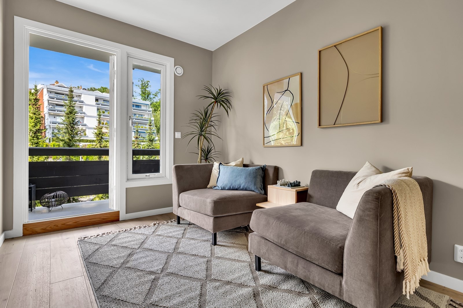 I tillegg har leiligheten praktisk tv-stue med utgang til balkong. Galleribilde