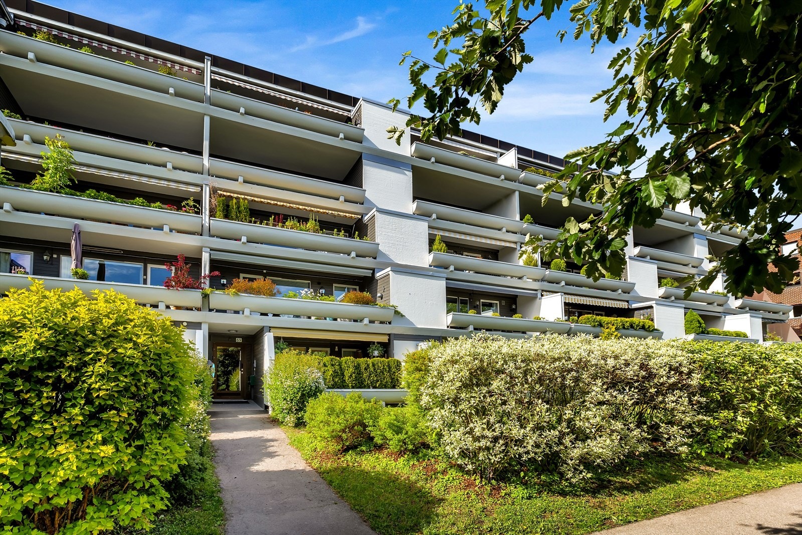 Boligområdet er barnevennlig og veletablert, kjent for sine rolige og grønne omgivelser kombinert med nærhet til byens puls. Galleribilde