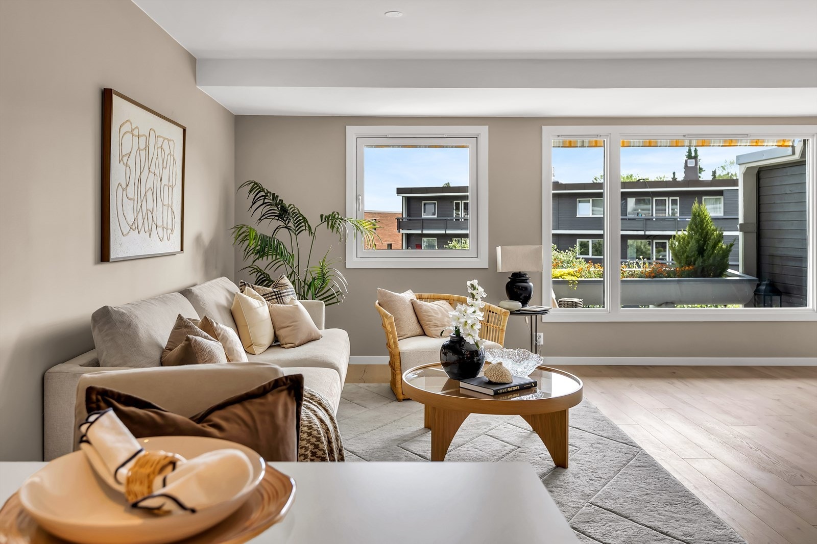 Leiligheten holder gjennomgående høy standard med gjennomtenkte løsninger og flotte materialvalg. Galleribilde