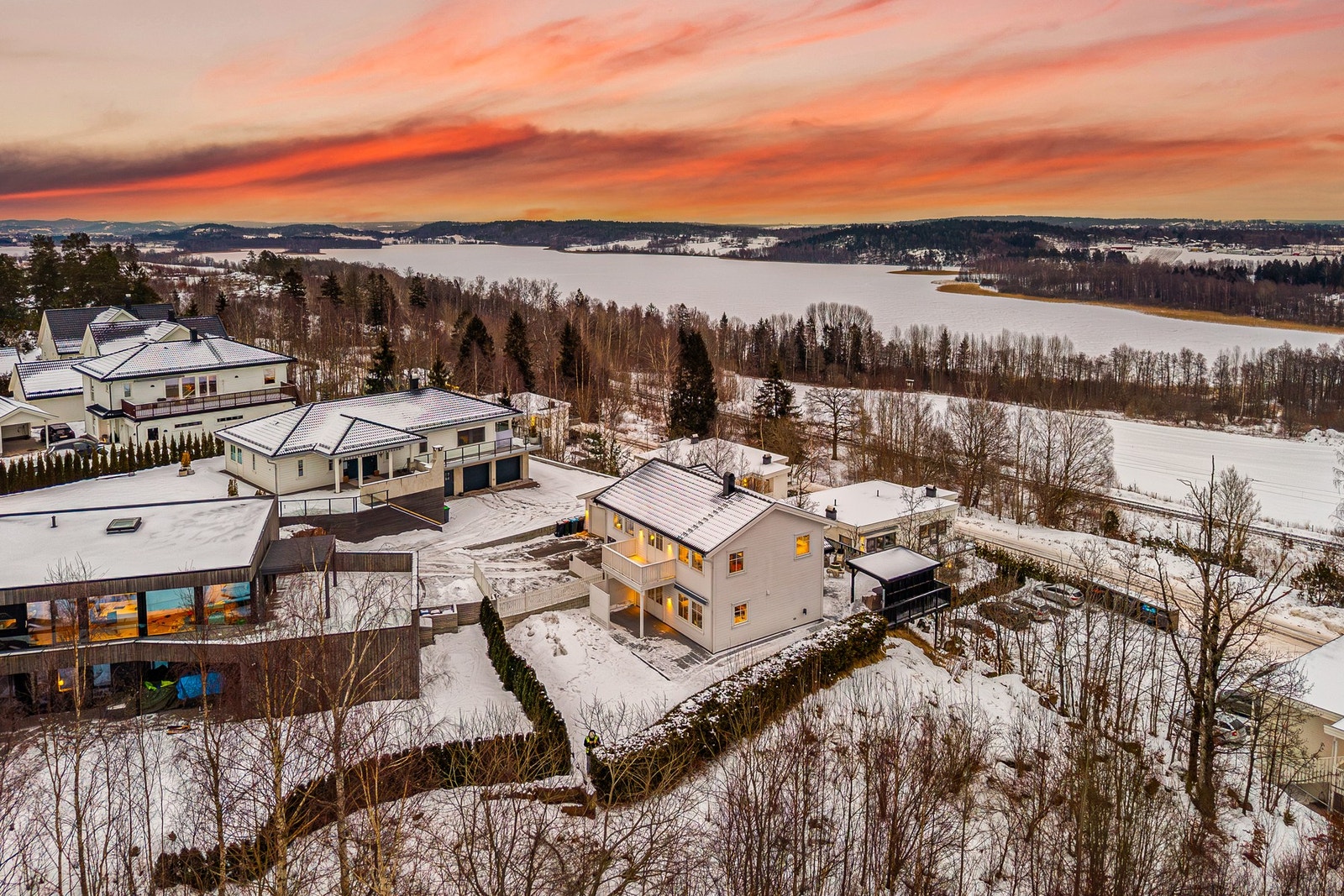 Endetomt og byr på solrike og usjenerte uteplasser Galleribilde