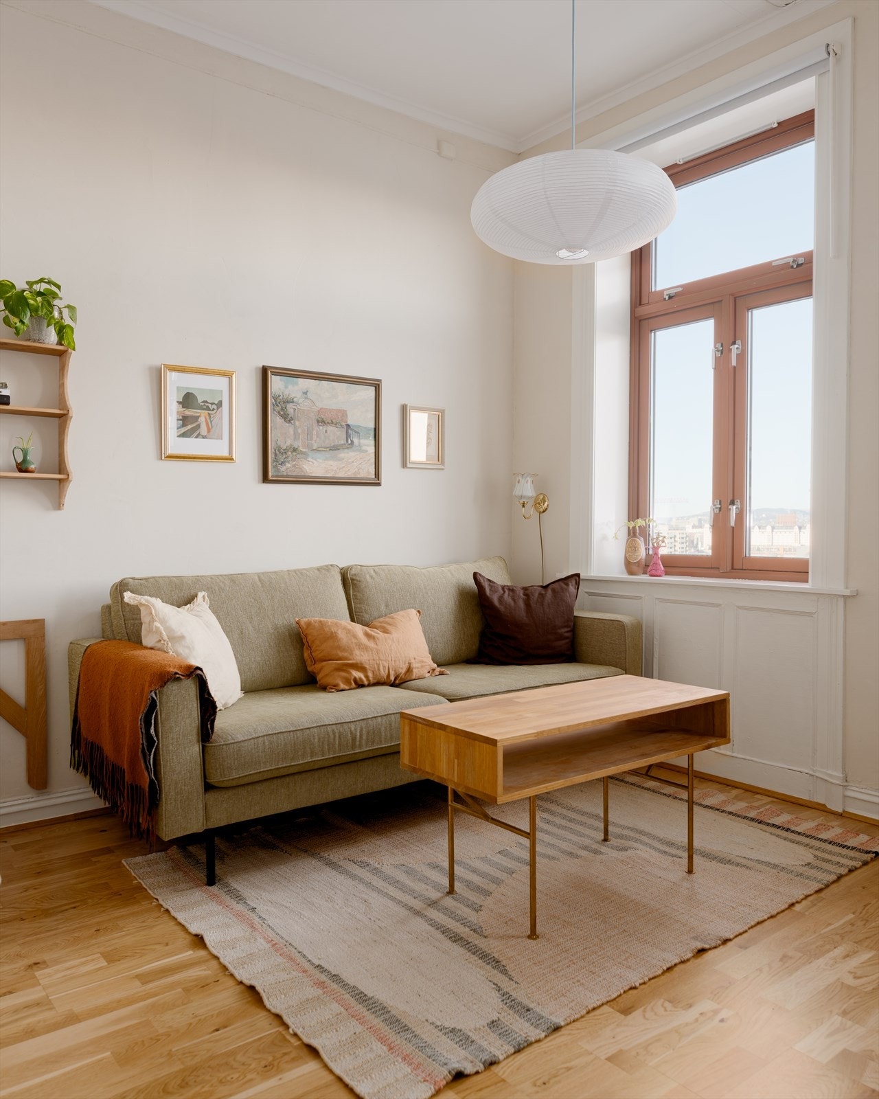 Leiligheten byr på flott, fri utsikt og rikelig med naturlig lys. Galleribilde