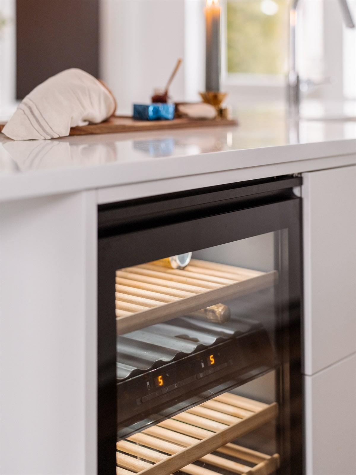 Et integrert vinskap komplementerer den påkostede standarden. Galleribilde