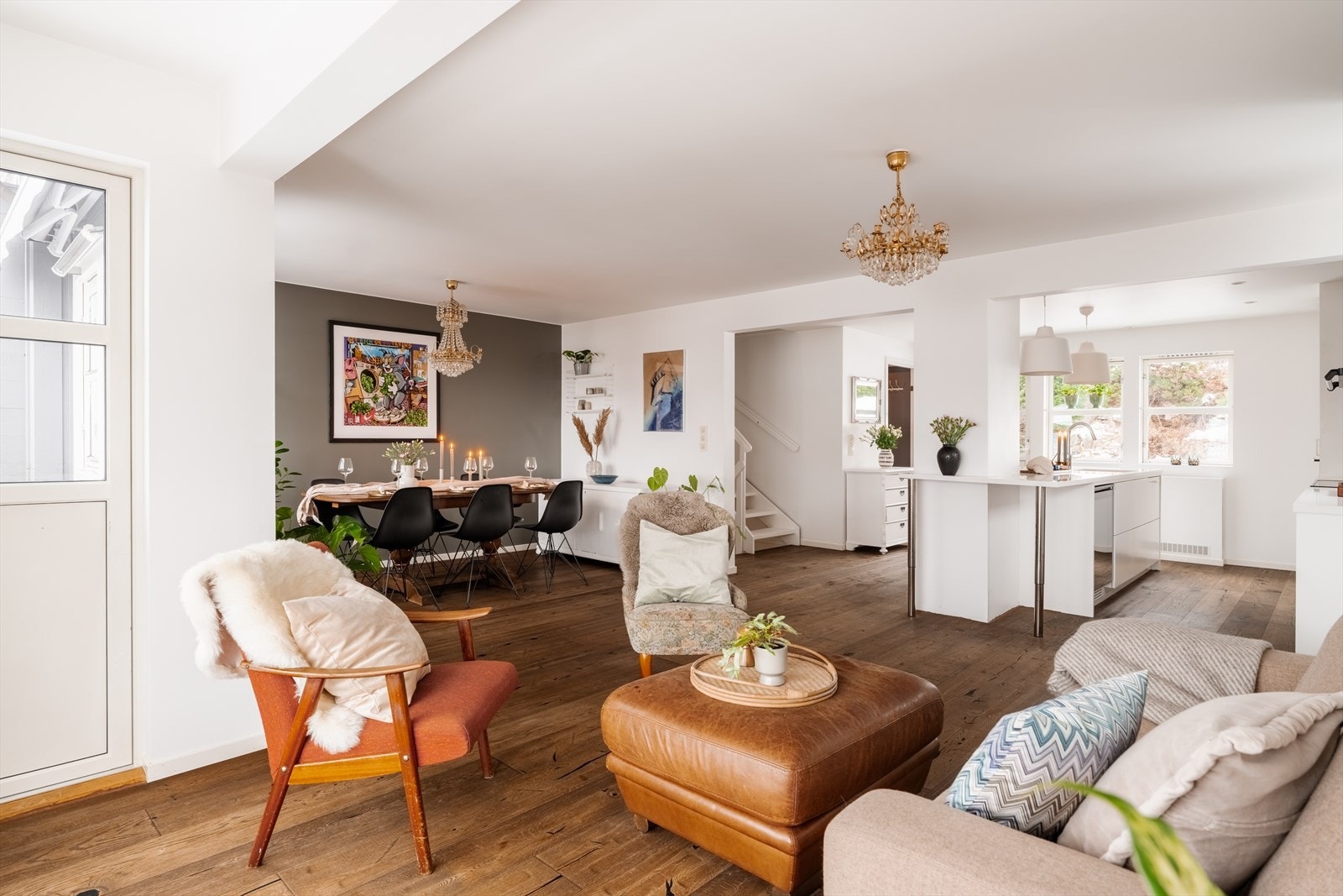 Fra stuen er det direkte utgang til en vestvendt balkong på 10 m². Galleribilde