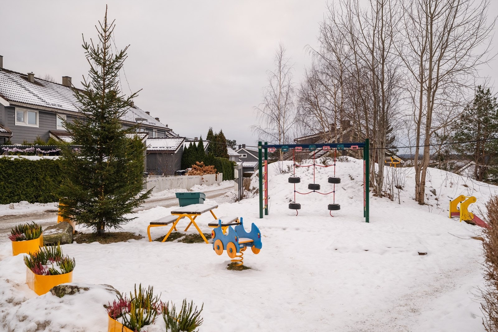 Boligen sokner til den populære Toppåsen barneskole, kun noen hundre meter unna. Galleribilde