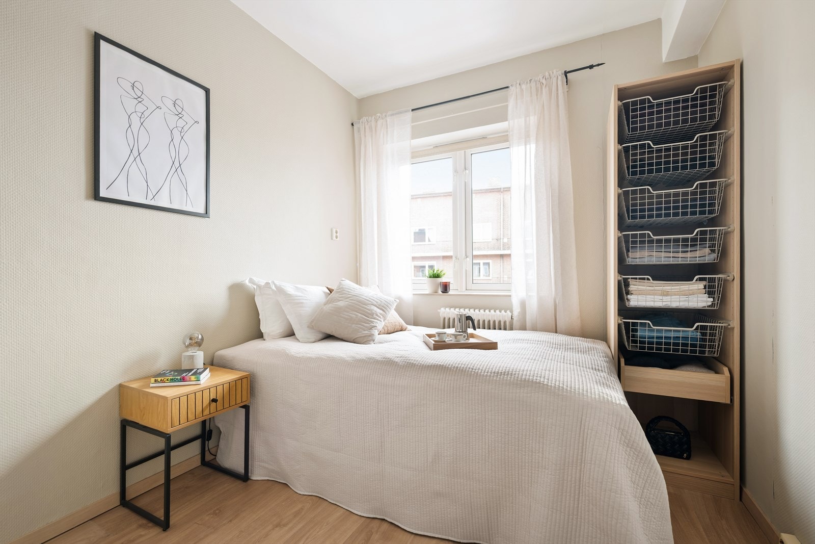 Soverommet er av god størrelse og har plass til dobbeltseng og øvrig møblement. Galleribilde