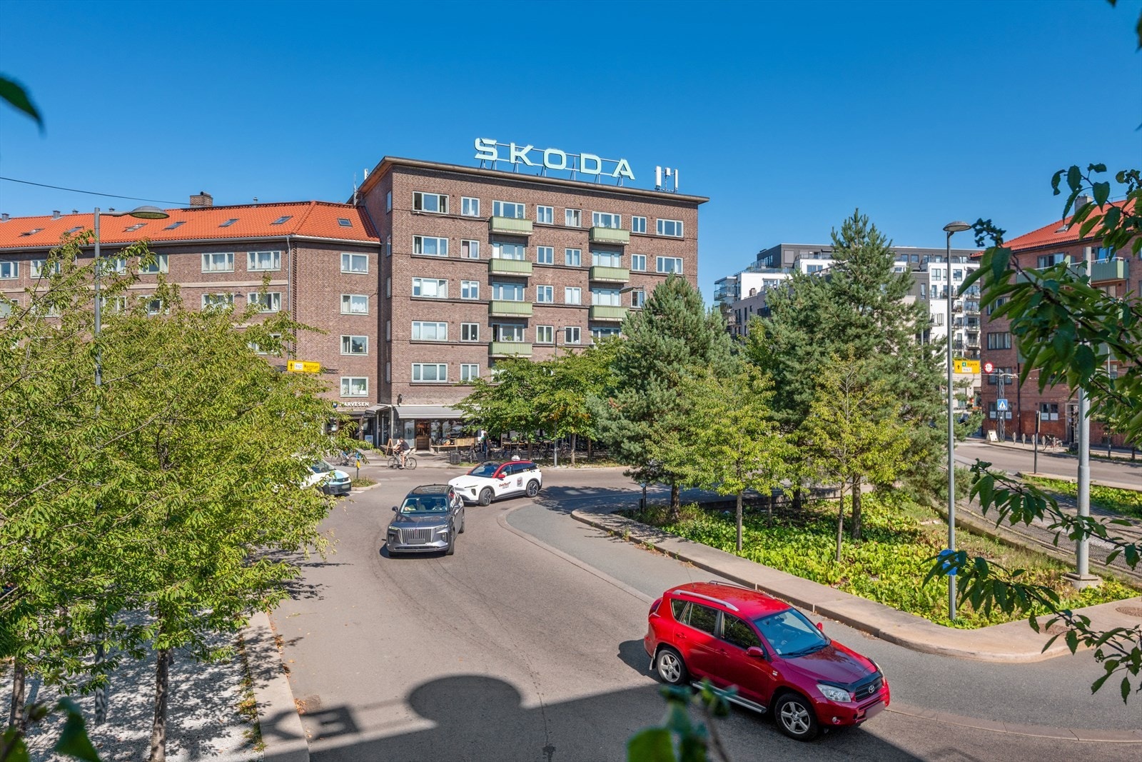 Et pulserende byliv med kaféer, restauranter og butikker, samtidig som du har store grøntområder og parker like i nærheten Galleribilde