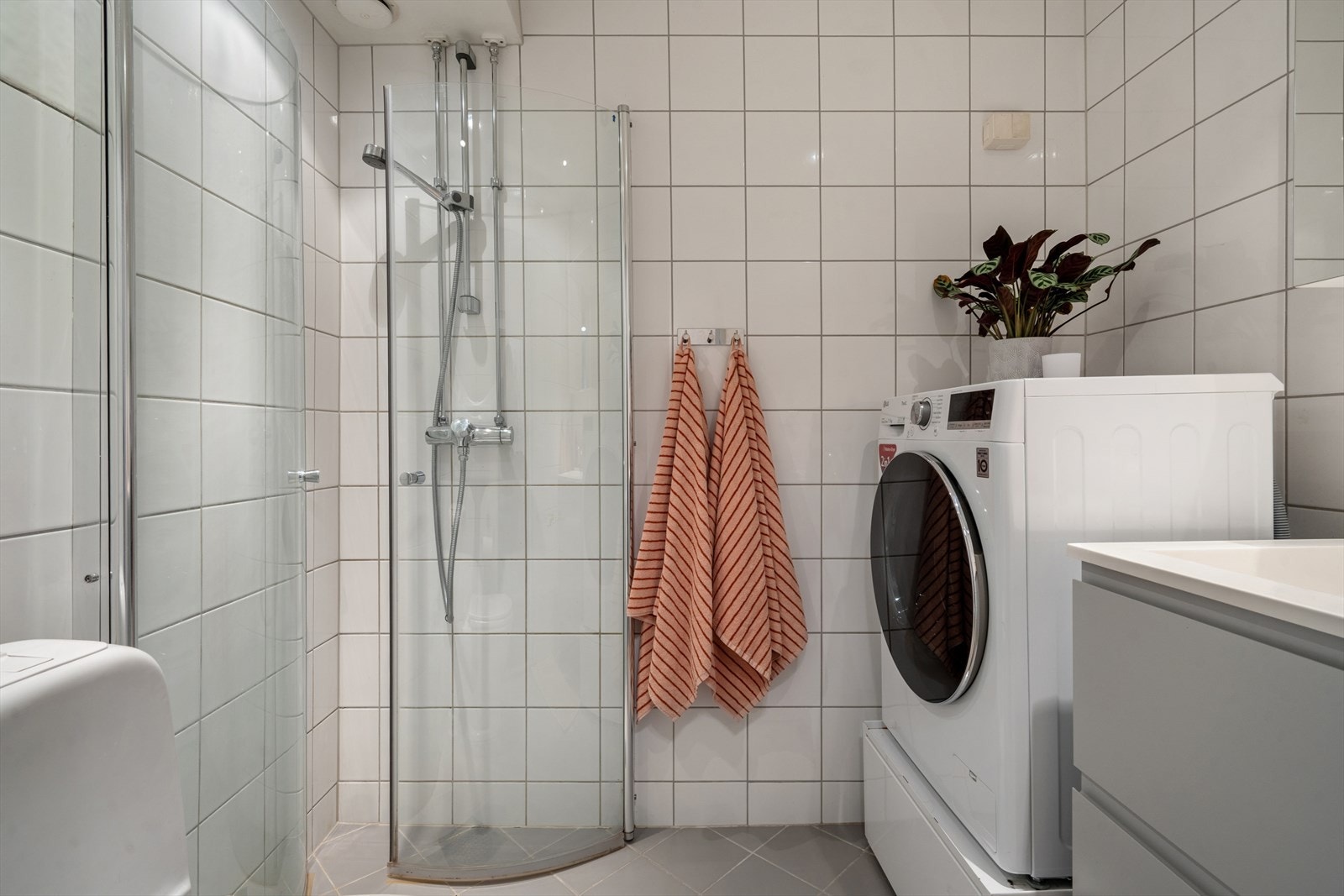 Baderommet ble renovert i regi av sameiet i 2009/2010 Galleribilde