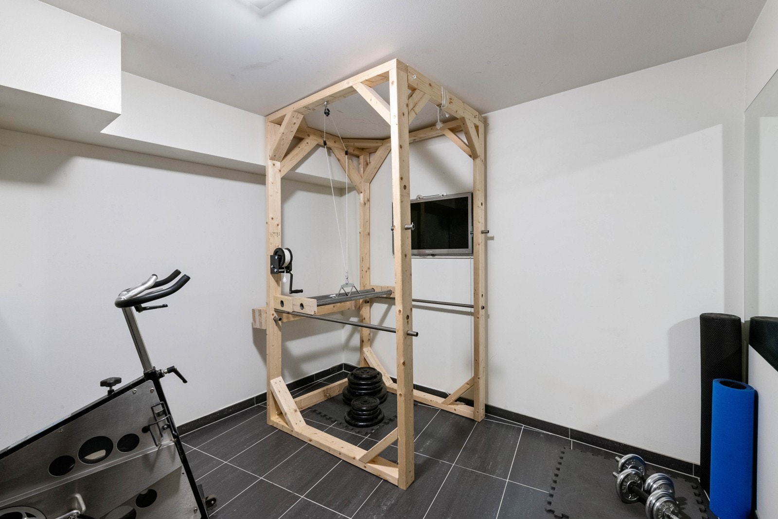 En av bodene brukes i dag som treningsrom Galleribilde