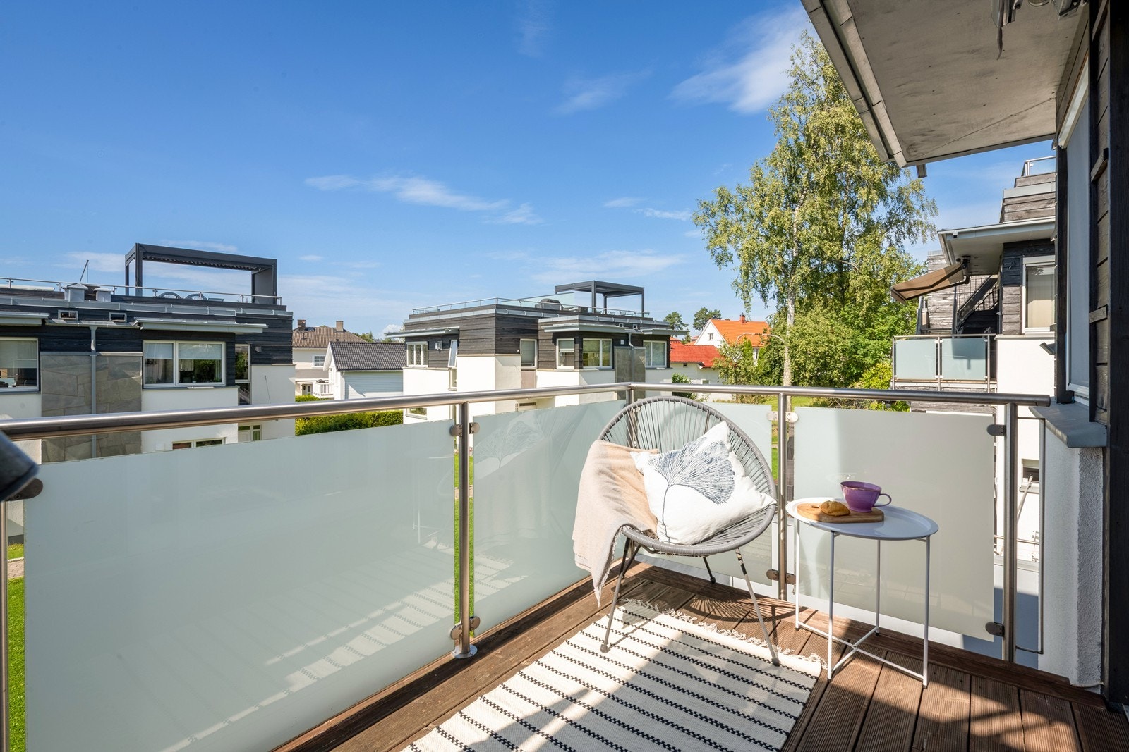 Vestvendt terrasse med utgang fra stue på 7 kvm Galleribilde