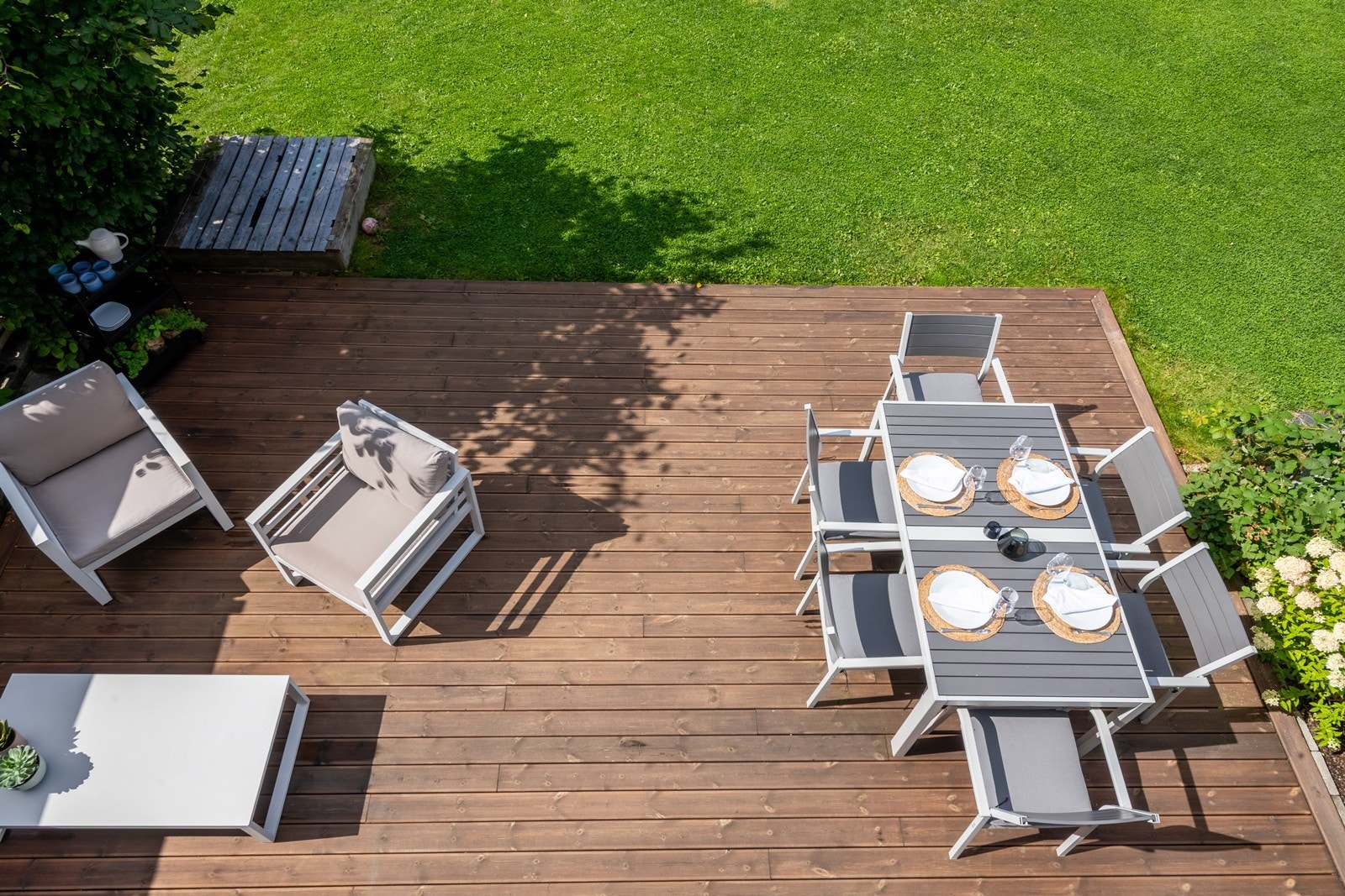 Markterrassen vender mot vest og har gode solforhold Galleribilde