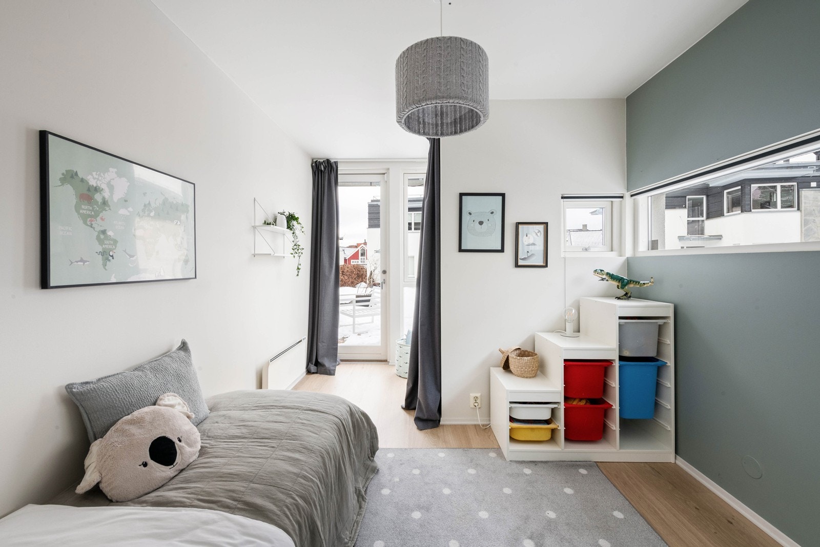 Soverom II med utgang til hage og markterrasse Galleribilde