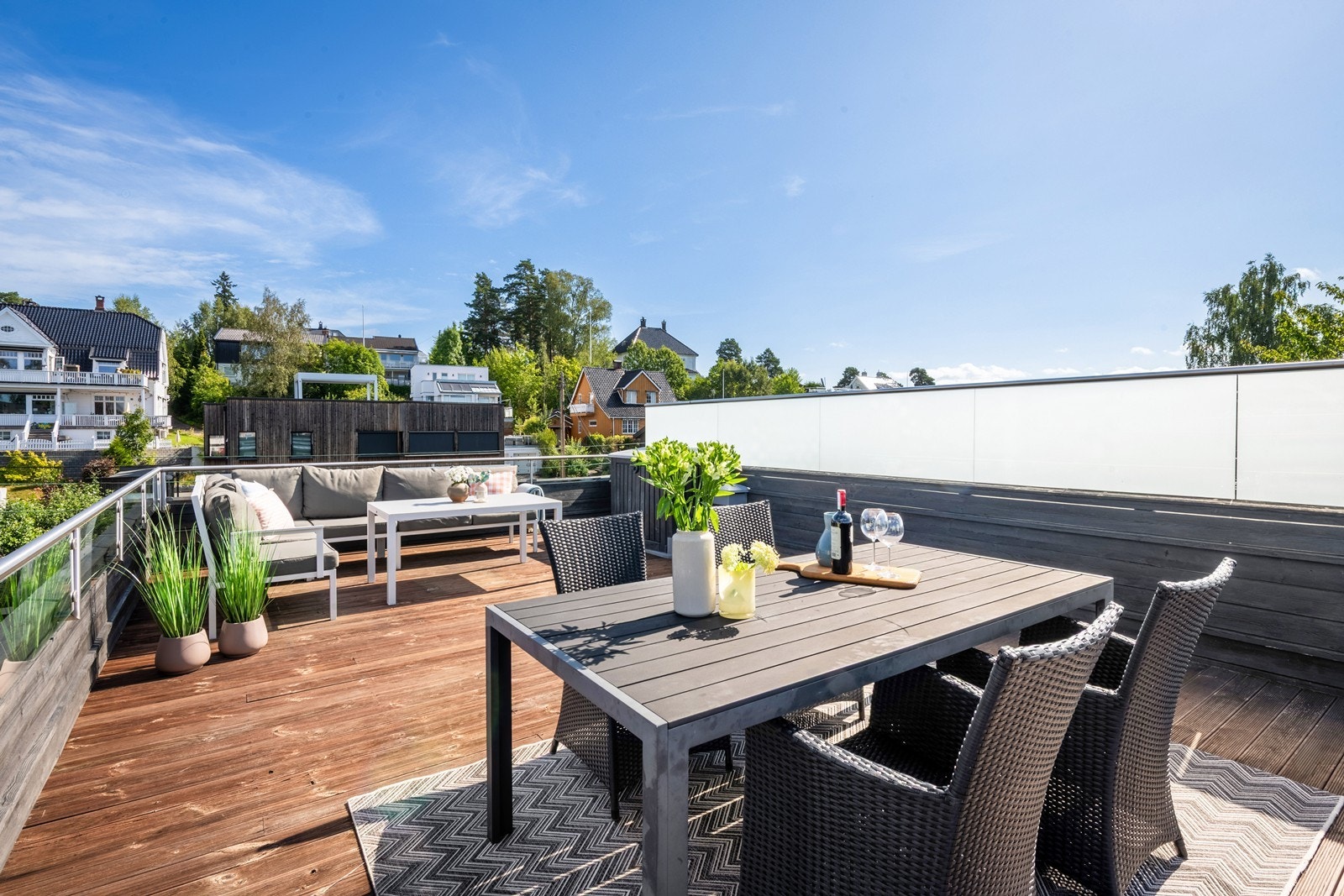 Halvpart vertikaldelt tomannsbolig fra 2008 med en svært attraktiv beliggenhet Galleribilde