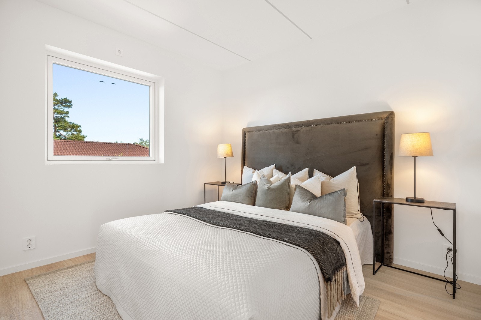 Soverom nr. 3 er også av god størrelse og har fin plass til stor dobbeltseng med tilhørende møblement. Galleribilde