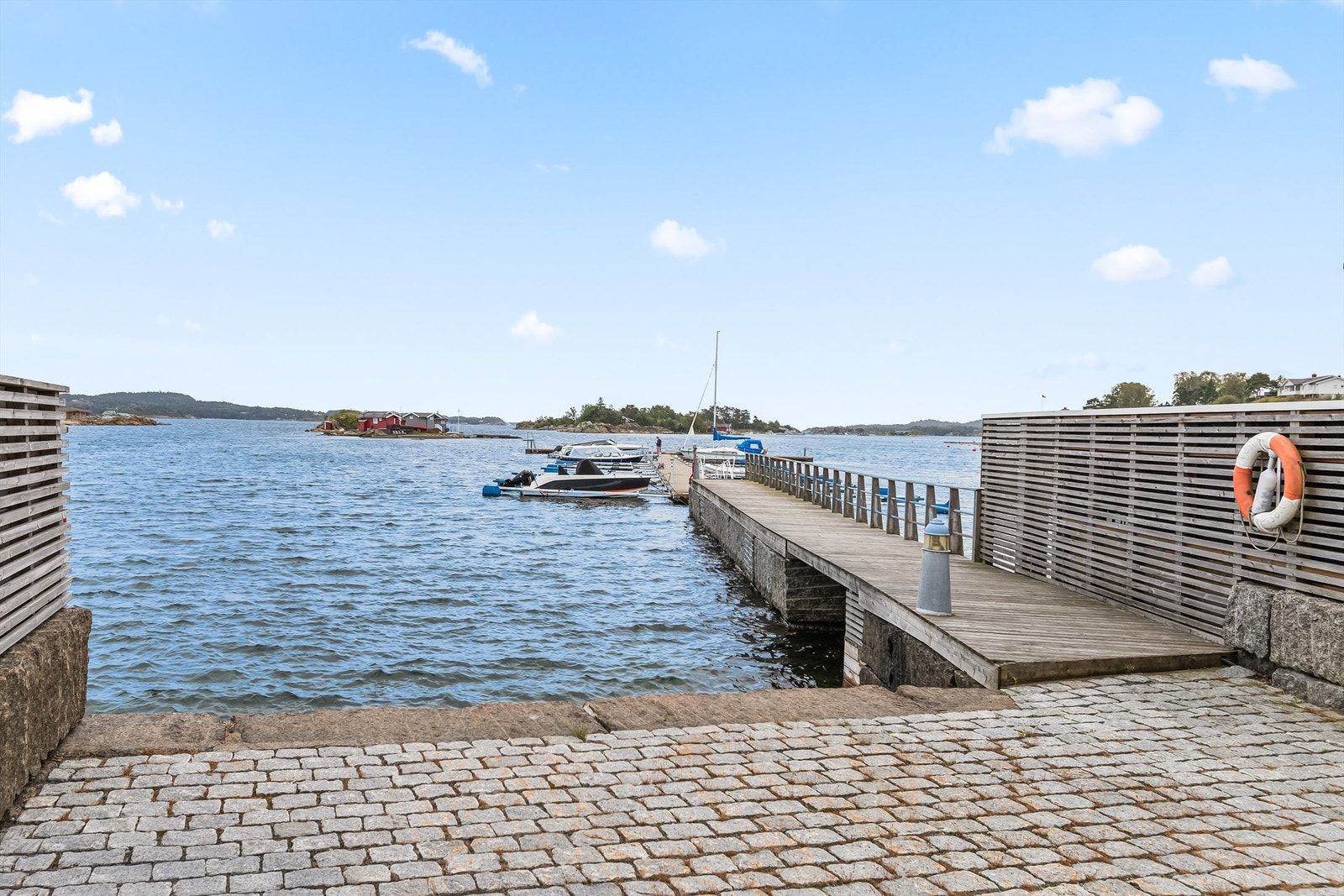 Brygga på Thorsholmen. Galleribilde