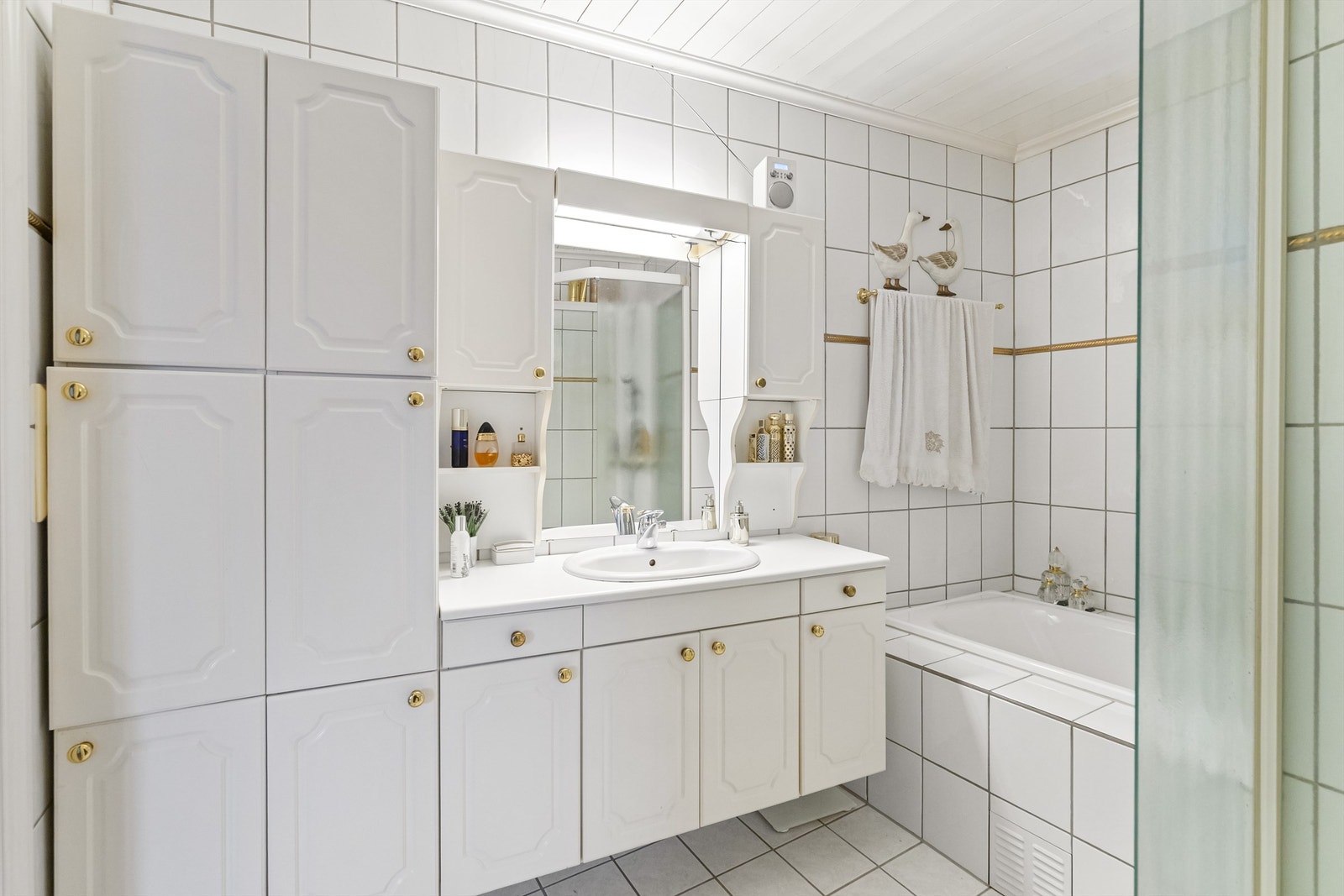 Delikat flislagt bad. Galleribilde