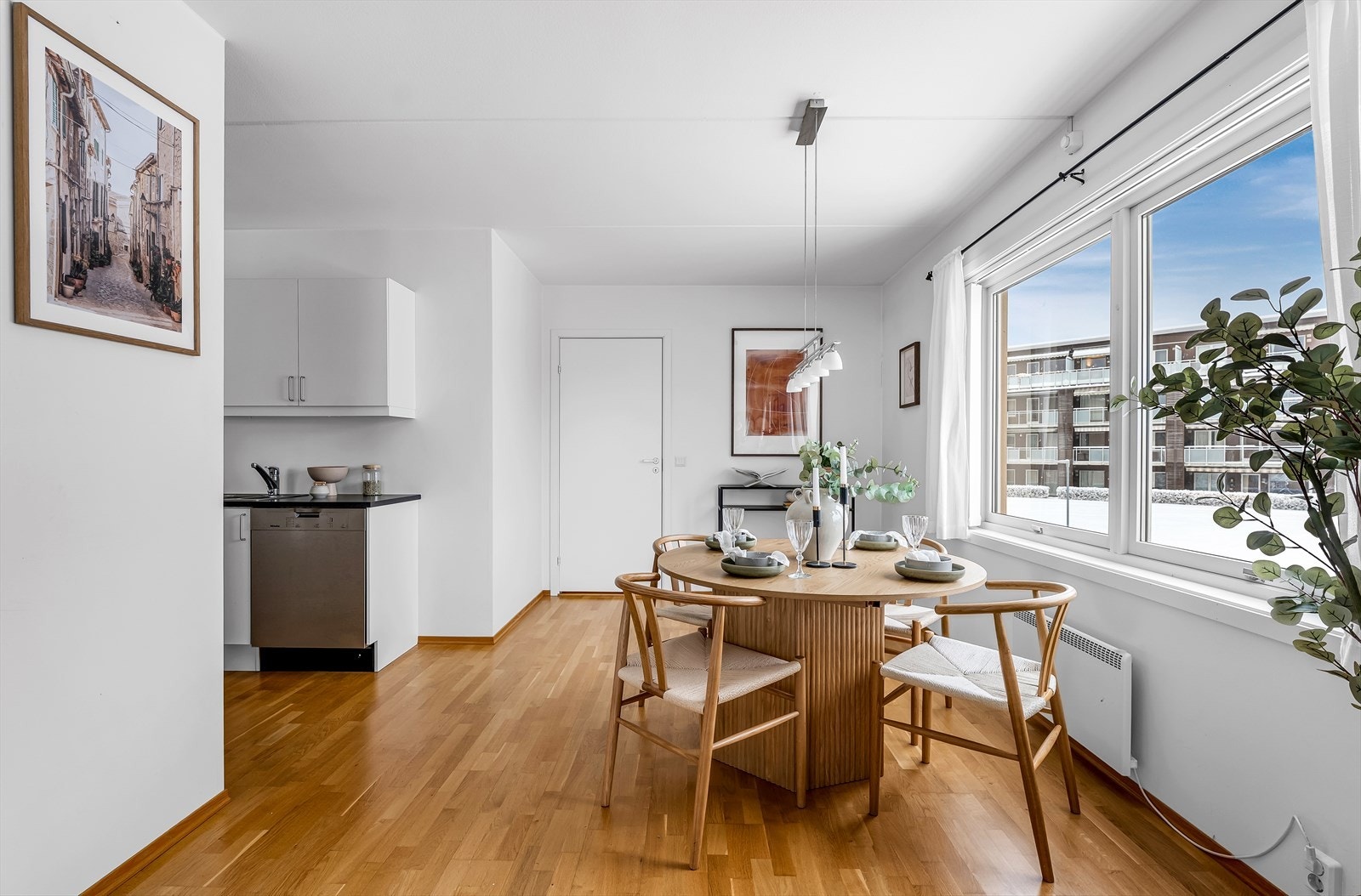 Plass til spisebord. Galleribilde