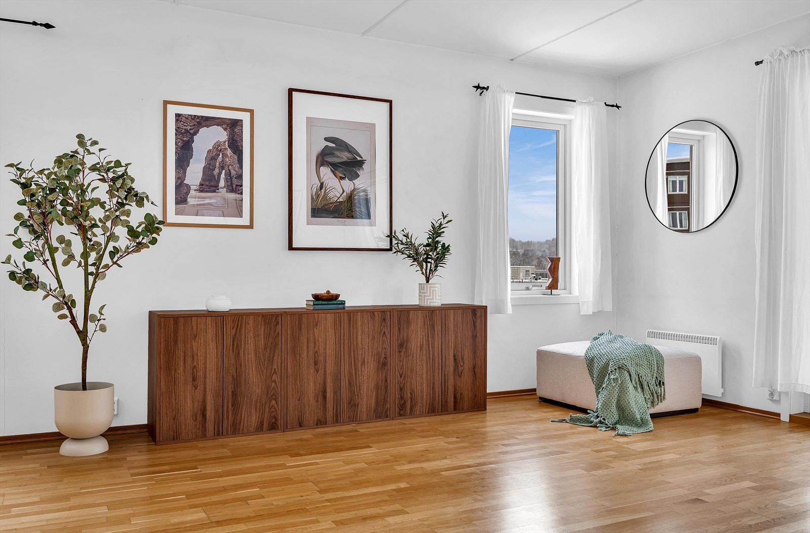 Hjørneleilighet gir lys inn fra tre sider. Galleribilde