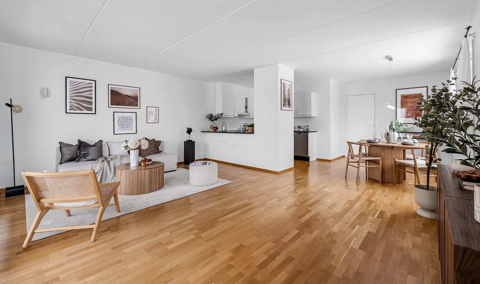 Pen 4-roms endeleilighet i bygg fra 2007 -Balkong, heis og garasje. Kort vei til buss. Fotograf: Håvard Daae Rognli. Galleribilde