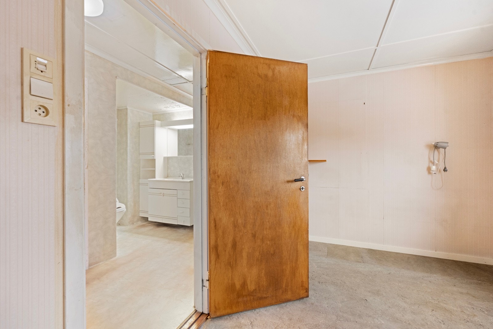 Fra soverom til bad/wc i 1.etg. Galleribilde