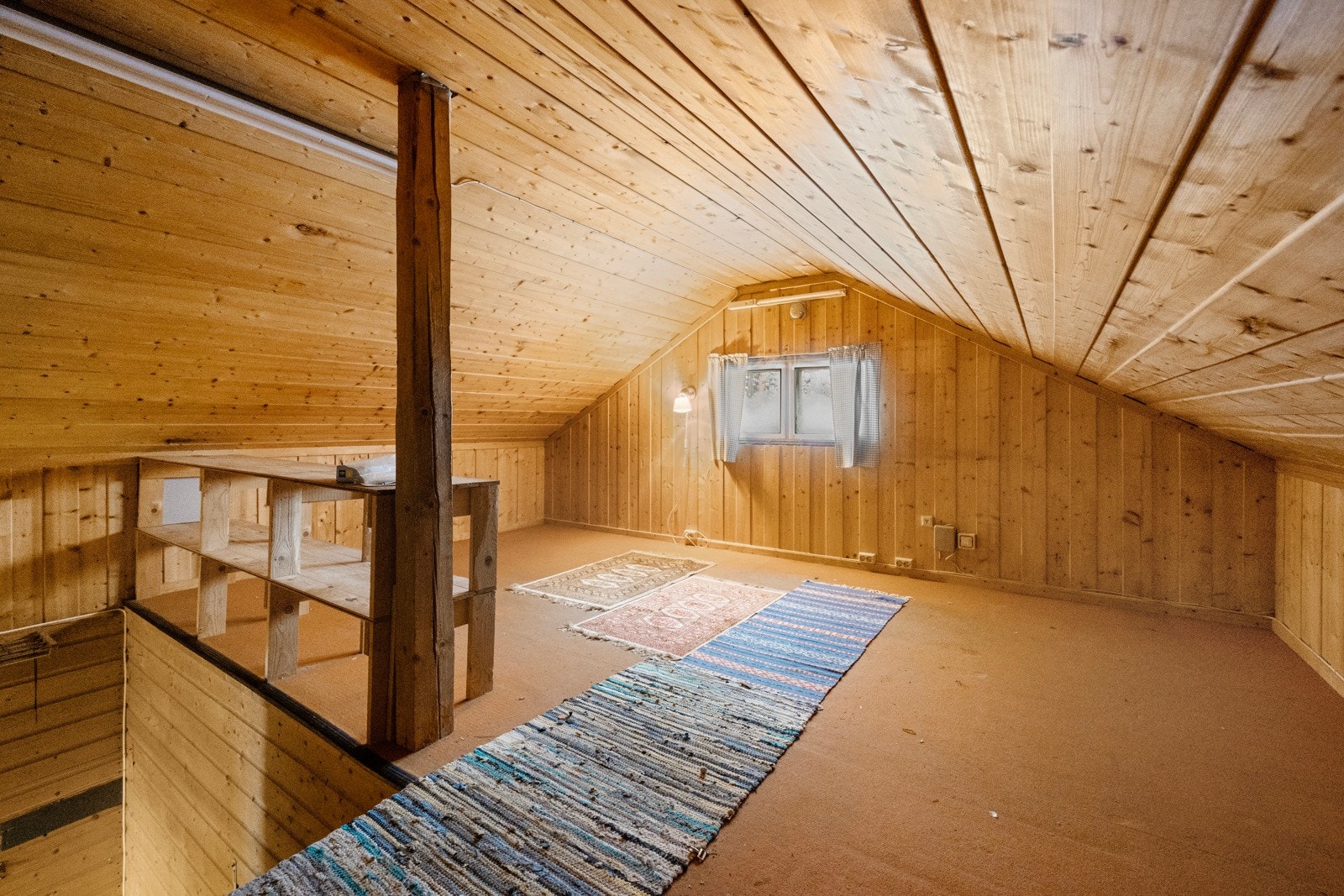 Loftsrom i uthuset. Galleribilde