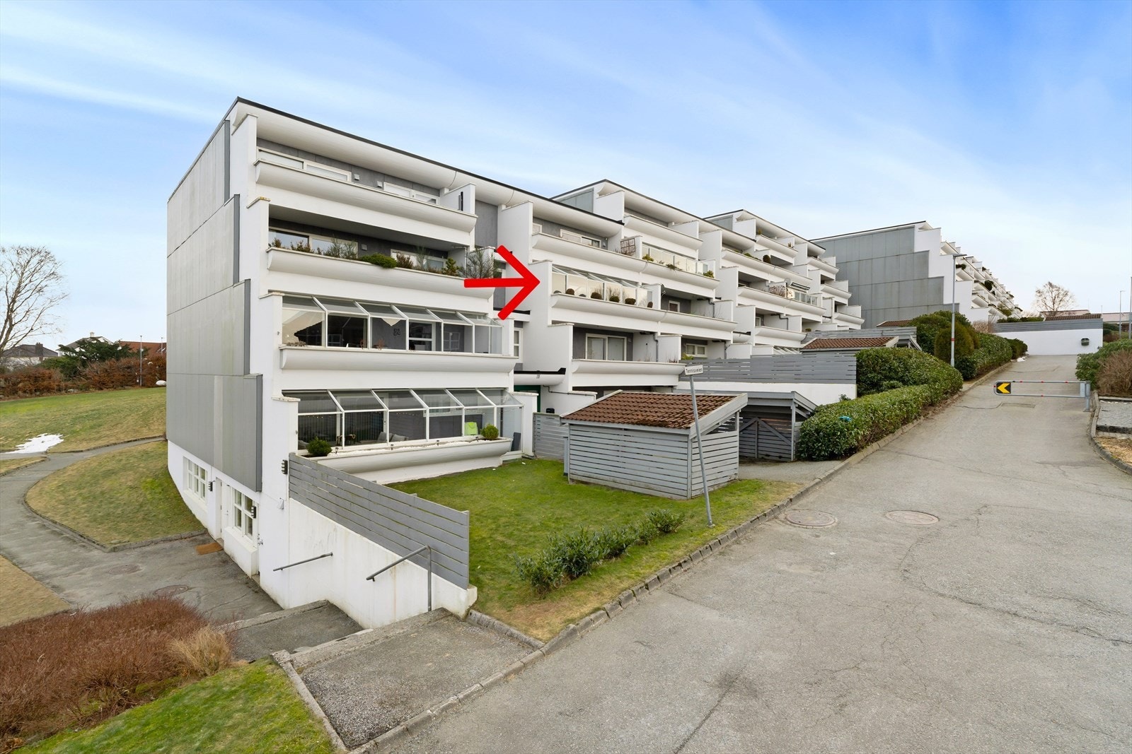 Leiligheten ligger sentralt plassert på Tjensvoll med kort vei til de aller meste Galleribilde