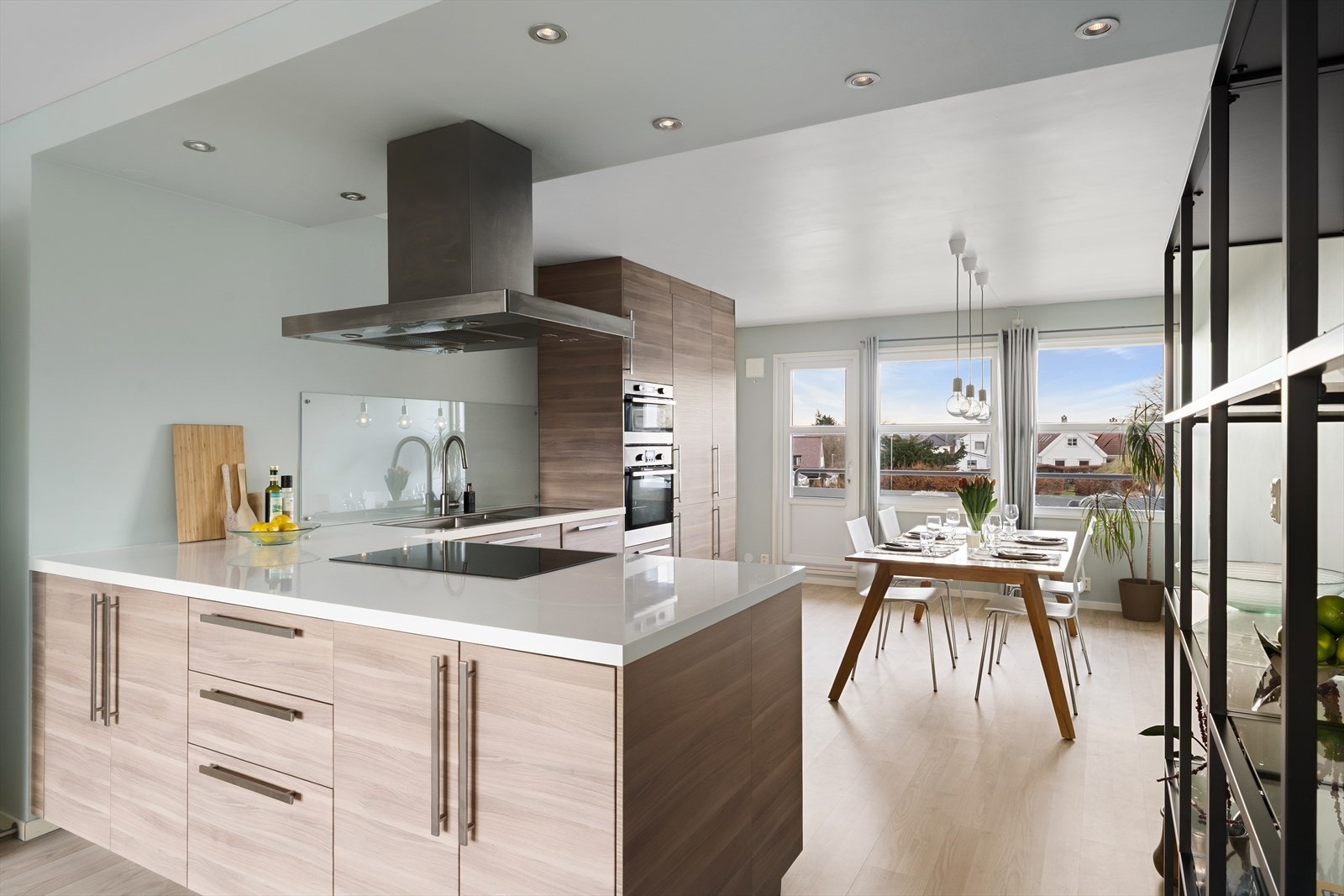 EiendomsMegler 1 v/Sindre Kjøll Kristensen presenterer Tennisveien 13! Galleribilde