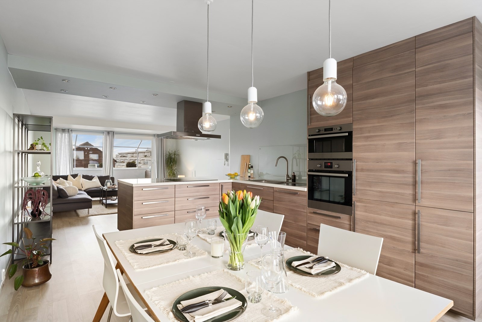 Tennisveien 13 er en lekker, oppusset og gjennomgående leilighet på Tjensvoll Galleribilde