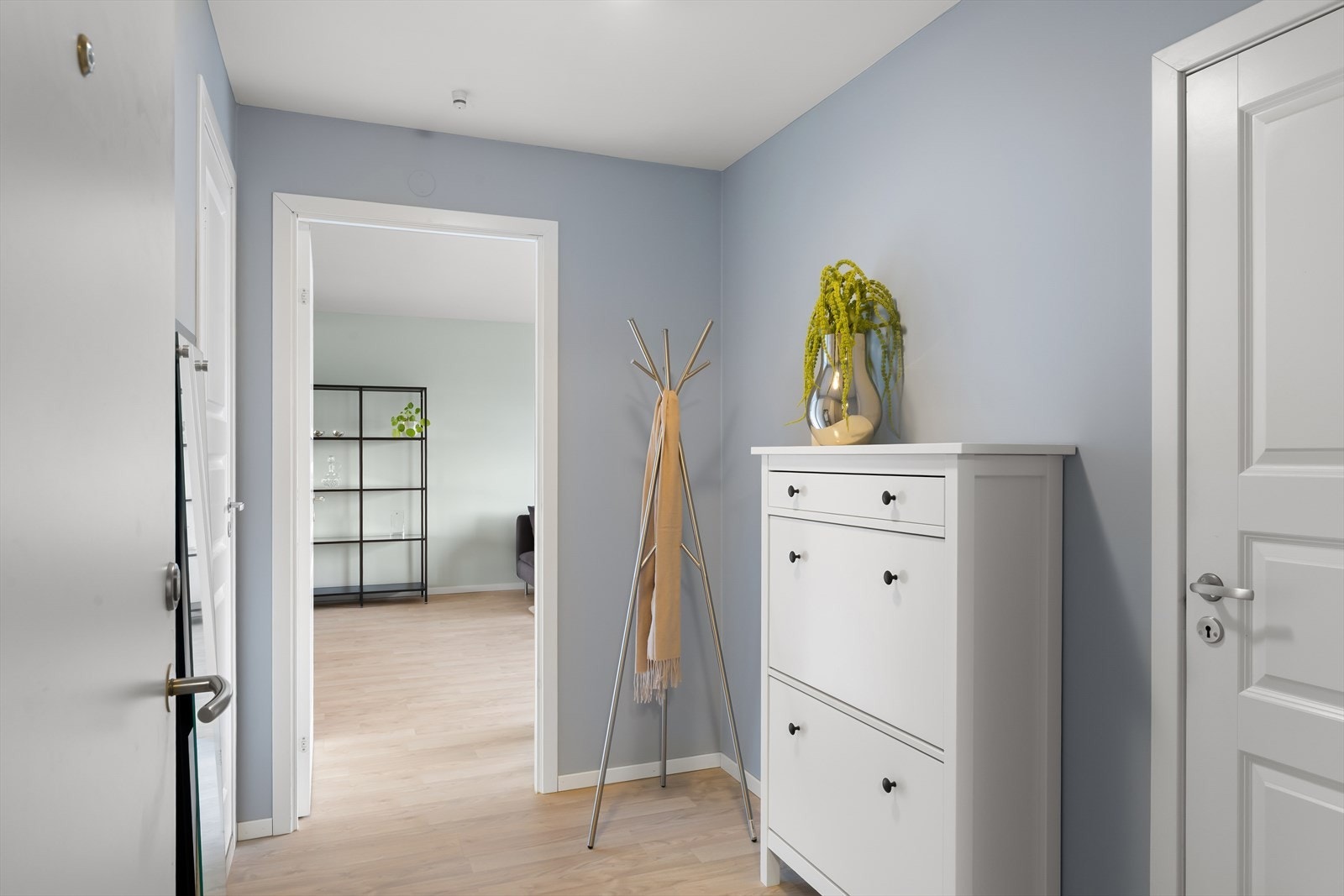 Romslig og innbydende entré Galleribilde