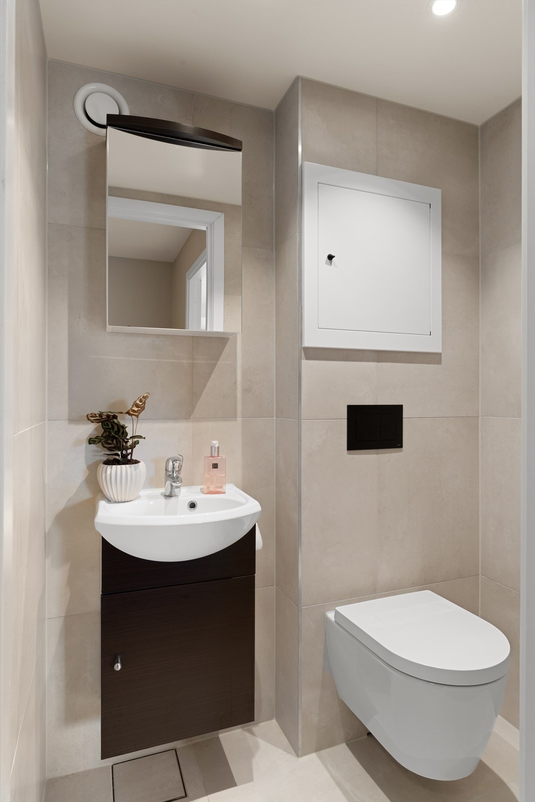 Praktisk gjeste-wc, dette ble også pusset opp i 2020 Galleribilde