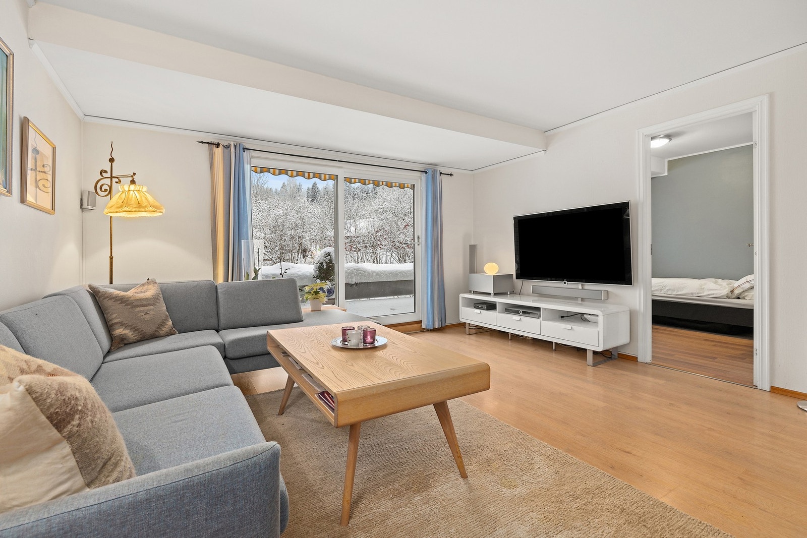 Lys og luftig stue med gode lysforhold Galleribilde