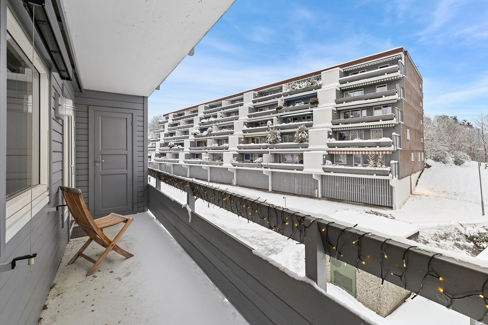 Kjøkken med utgang til balkong på ca. 7 m² og en bod Galleribilde