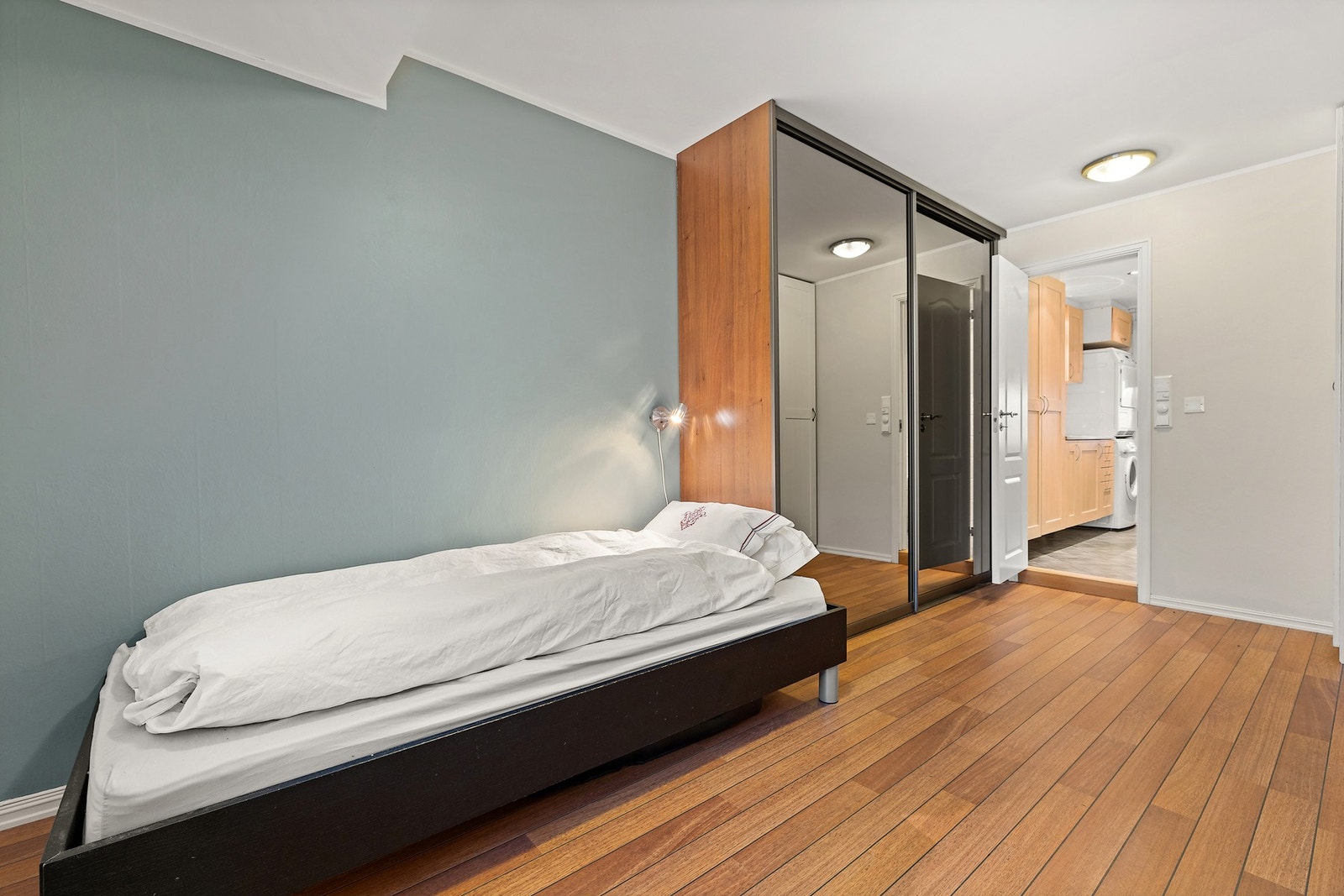 Romslig Hovedsoverom med tilgang til bad Galleribilde