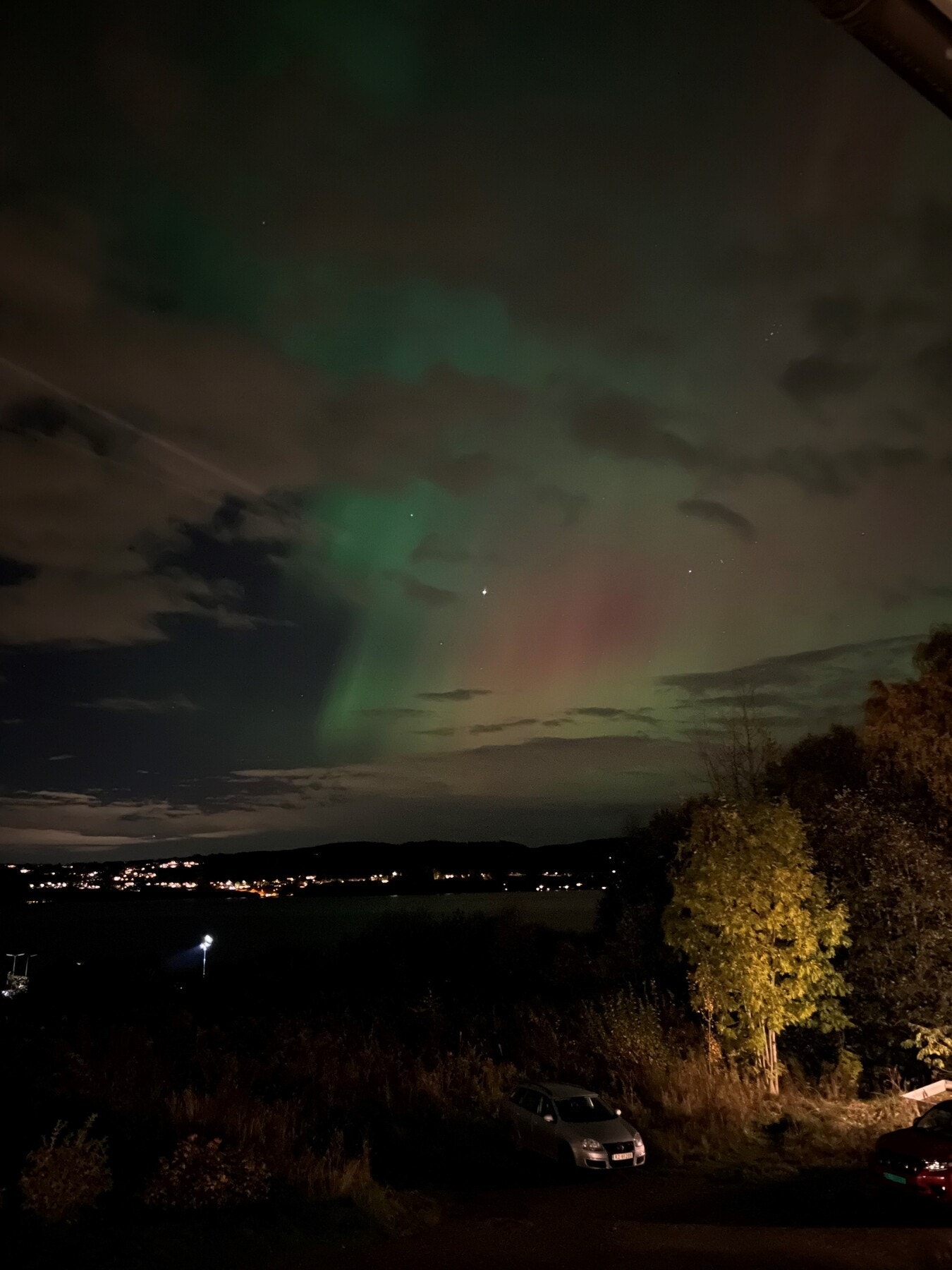 Flott nordlys sett fra eiendommen. Galleribilde
